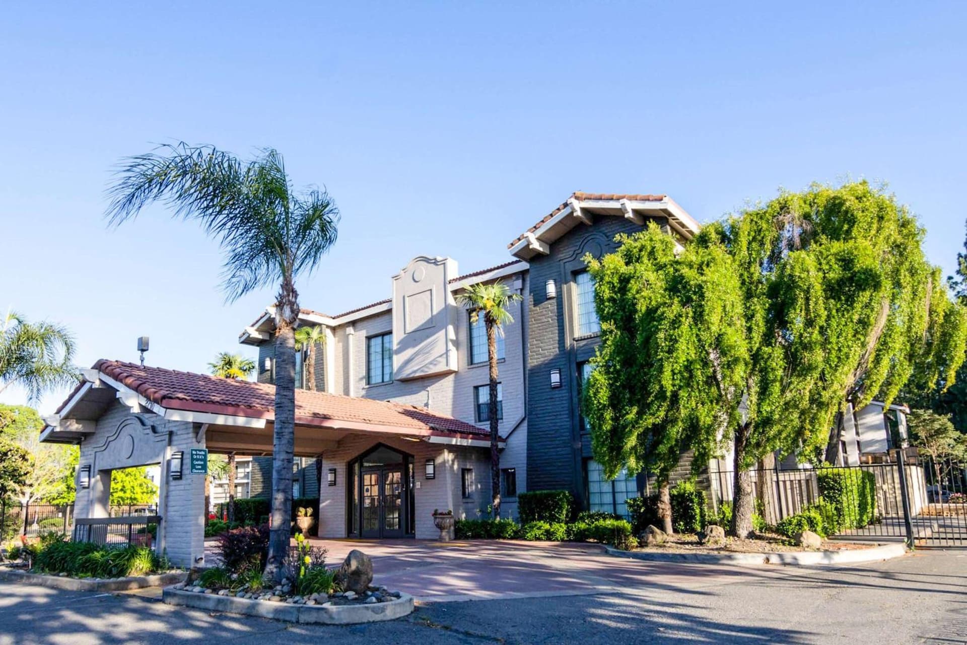 La Quinta Inn by Wyndham Stockton property views in Stockton, CA — gallery photo 3