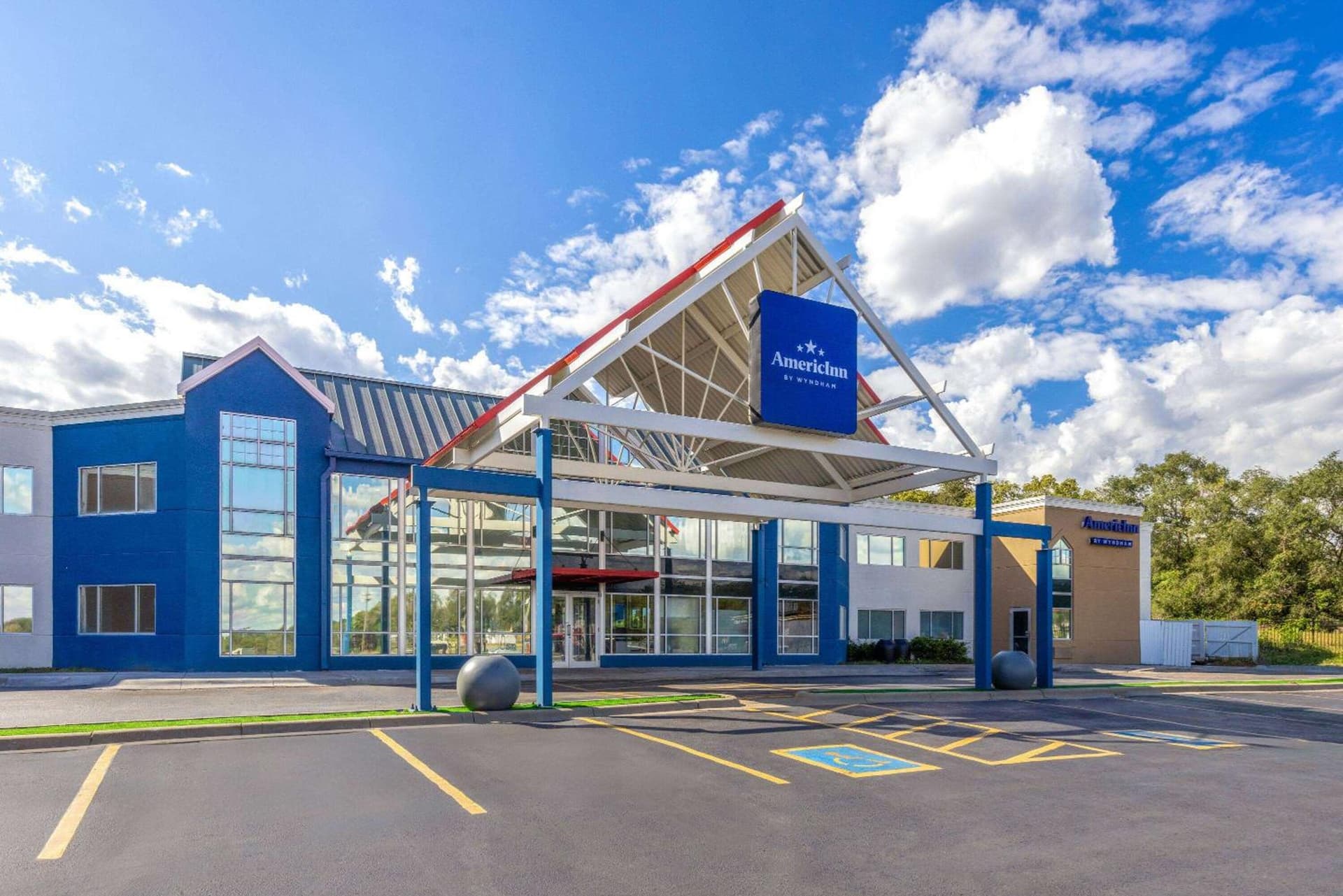 AmericInn by Wyndham Omaha Near Zoo property views in Omaha, NE — gallery photo 3