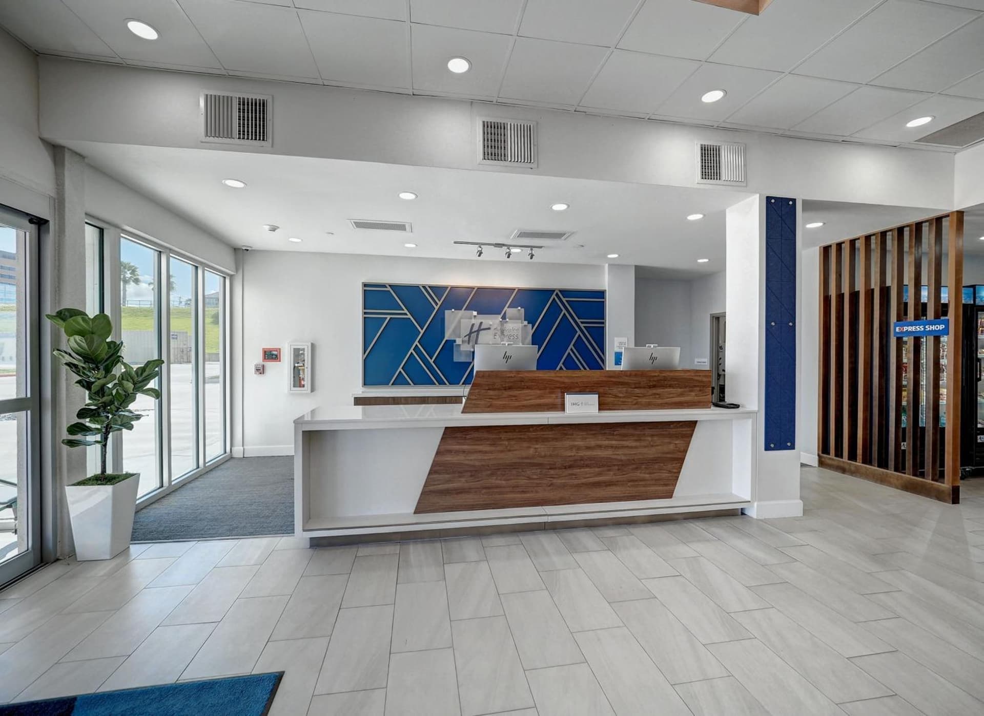 Holiday Inn Express Corpus Christi - Beachfront by IHG gallery photo in Corpus Christi, TX — image 98
