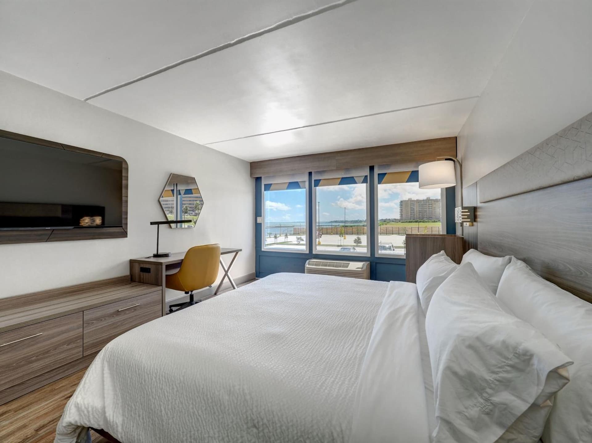 Holiday Inn Express Corpus Christi - Beachfront by IHG gallery photo in Corpus Christi, TX — image 106