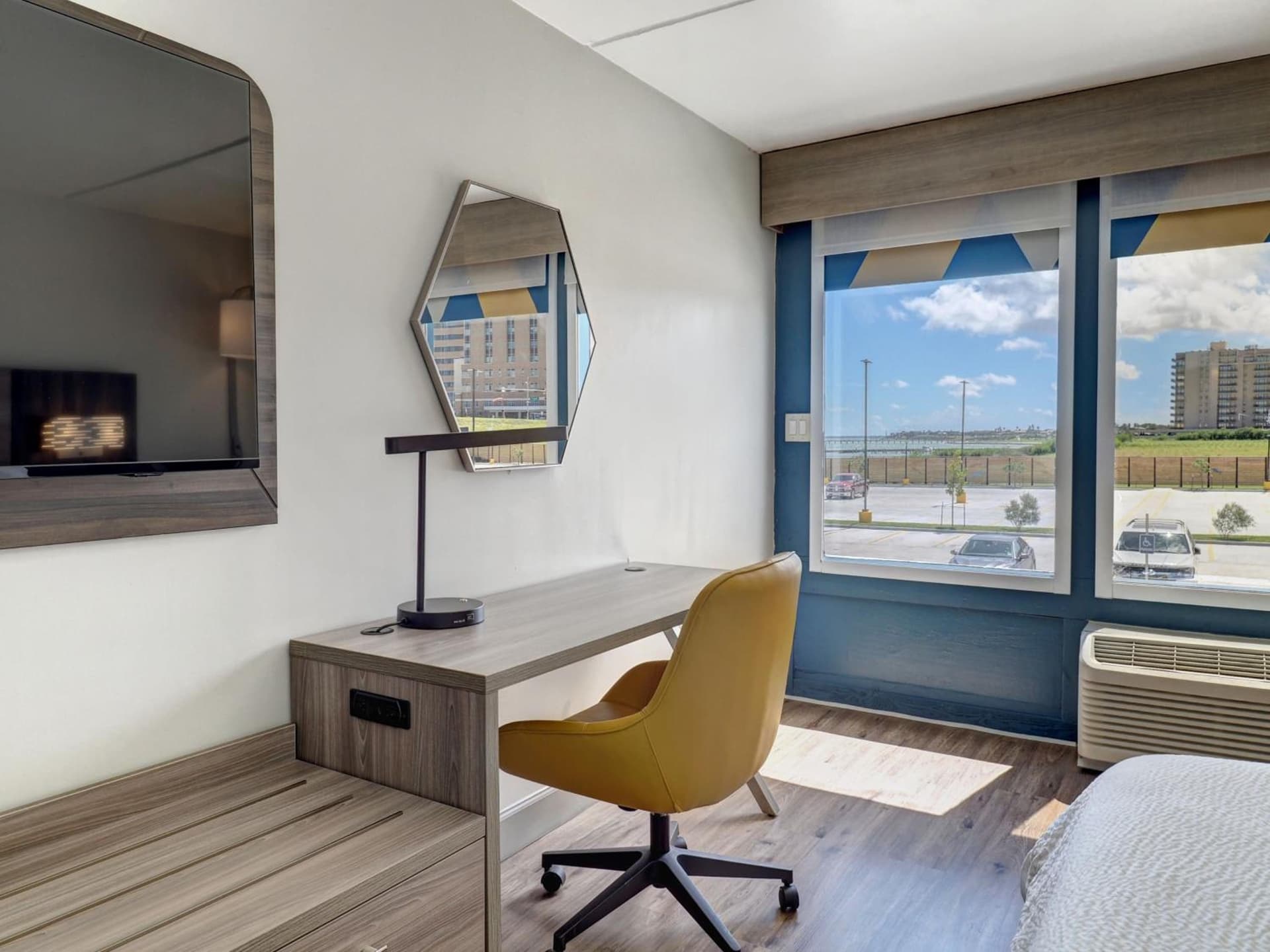 Holiday Inn Express Corpus Christi - Beachfront by IHG gallery photo in Corpus Christi, TX — image 85