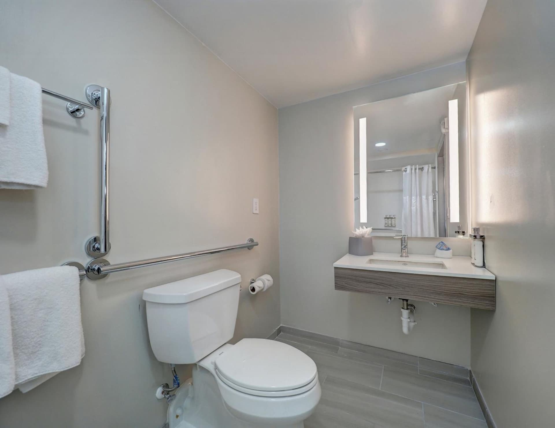 Holiday Inn Express Corpus Christi - Beachfront by IHG gallery photo in Corpus Christi, TX — image 96