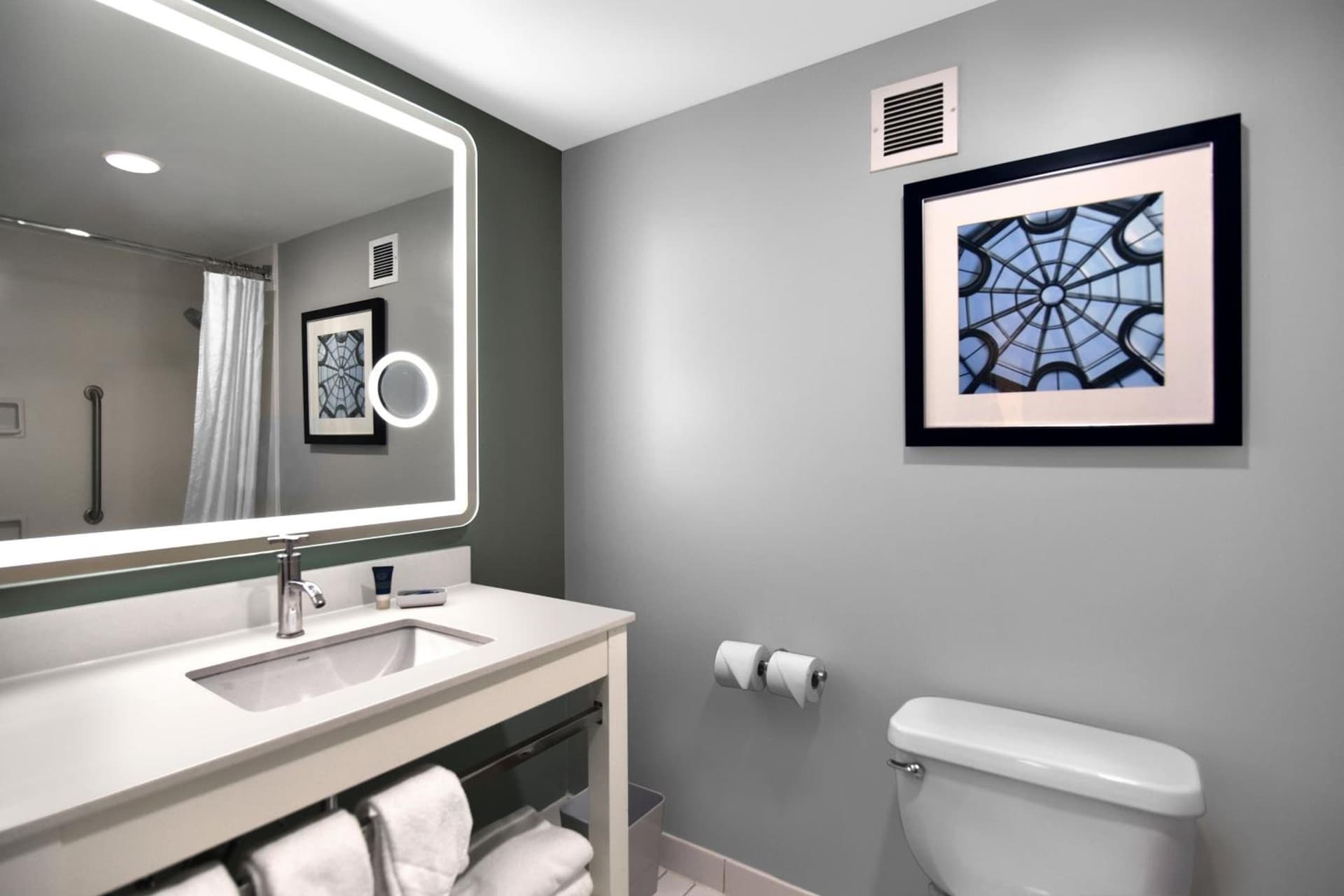 Four Points by Sheraton York interior in York, PA — gallery photo 2