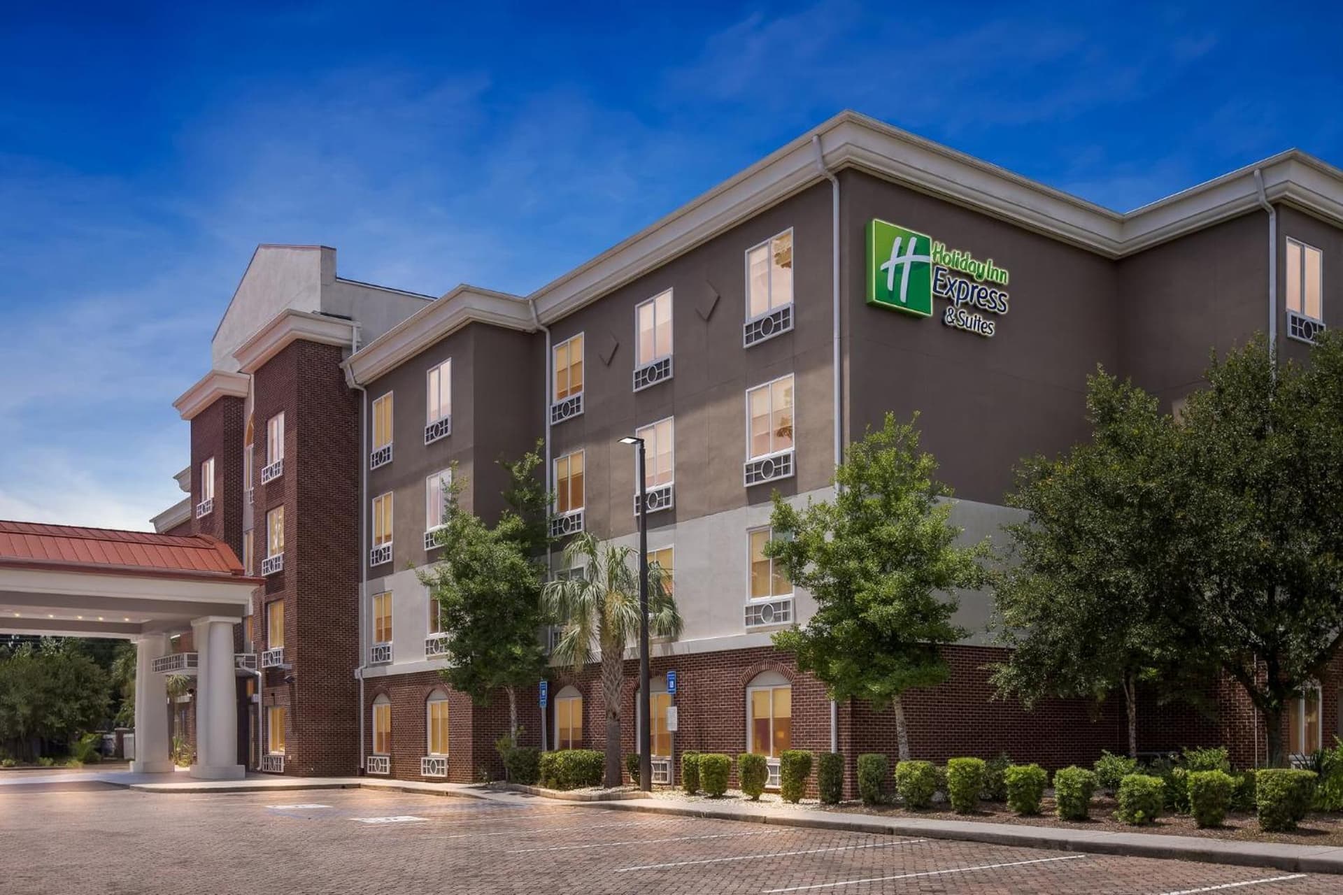 Holiday Inn Express Hotel & Suites Savannah Midtown by IHG featured exterior or lobby in Savannah, GA — similar hotel