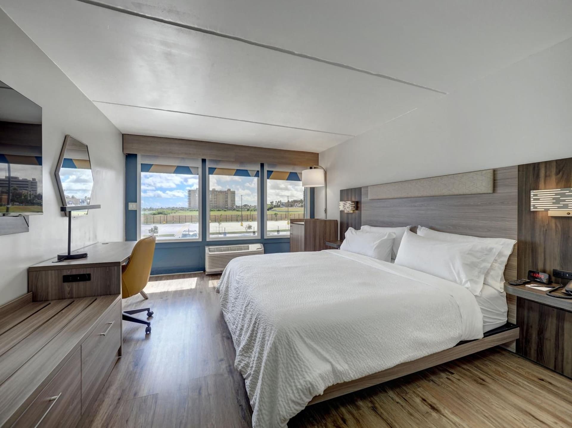 Holiday Inn Express Corpus Christi - Beachfront by IHG gallery photo in Corpus Christi, TX — image 62