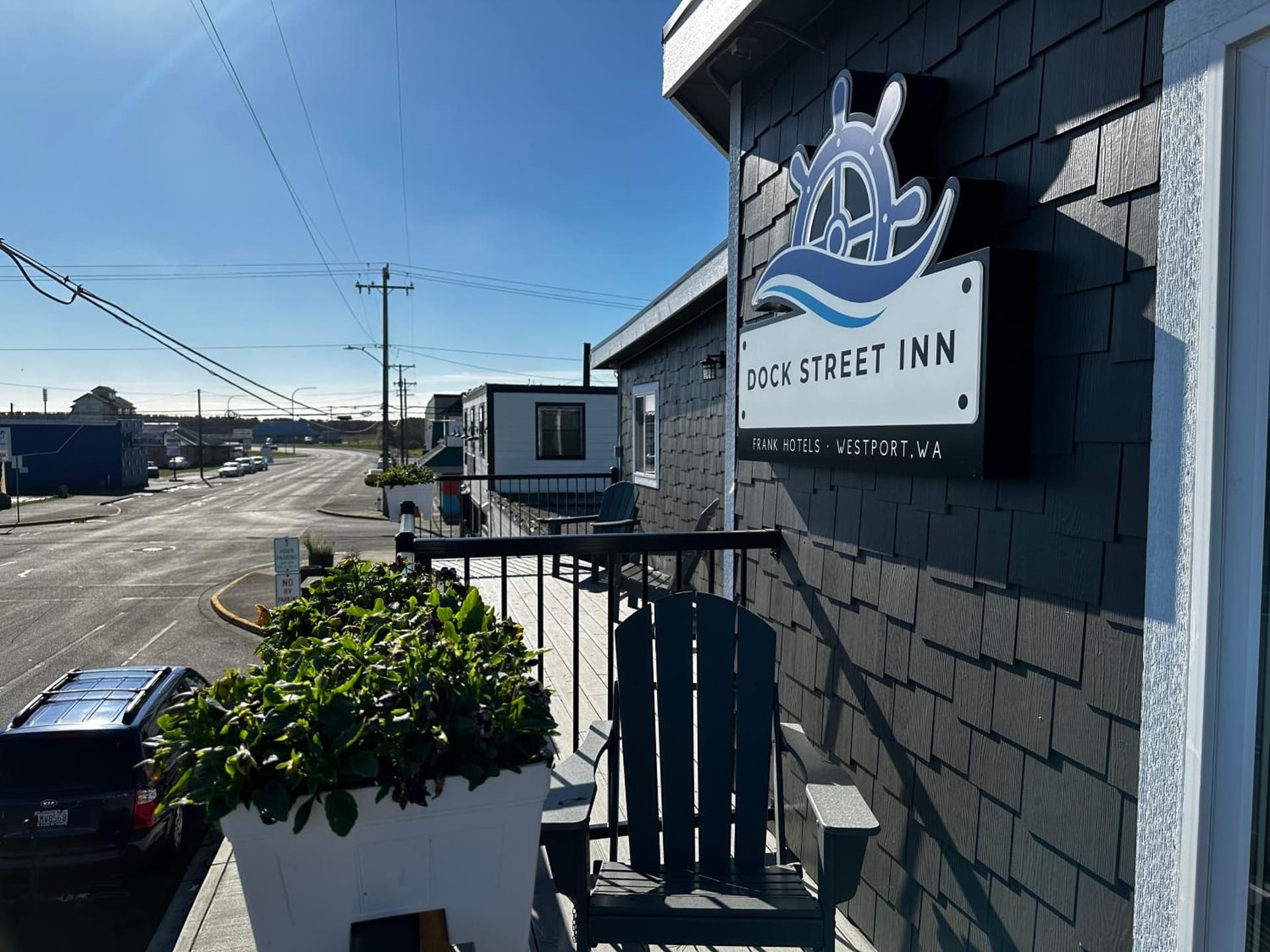 Dock Street Inn property views in Westport, WA — gallery photo 3