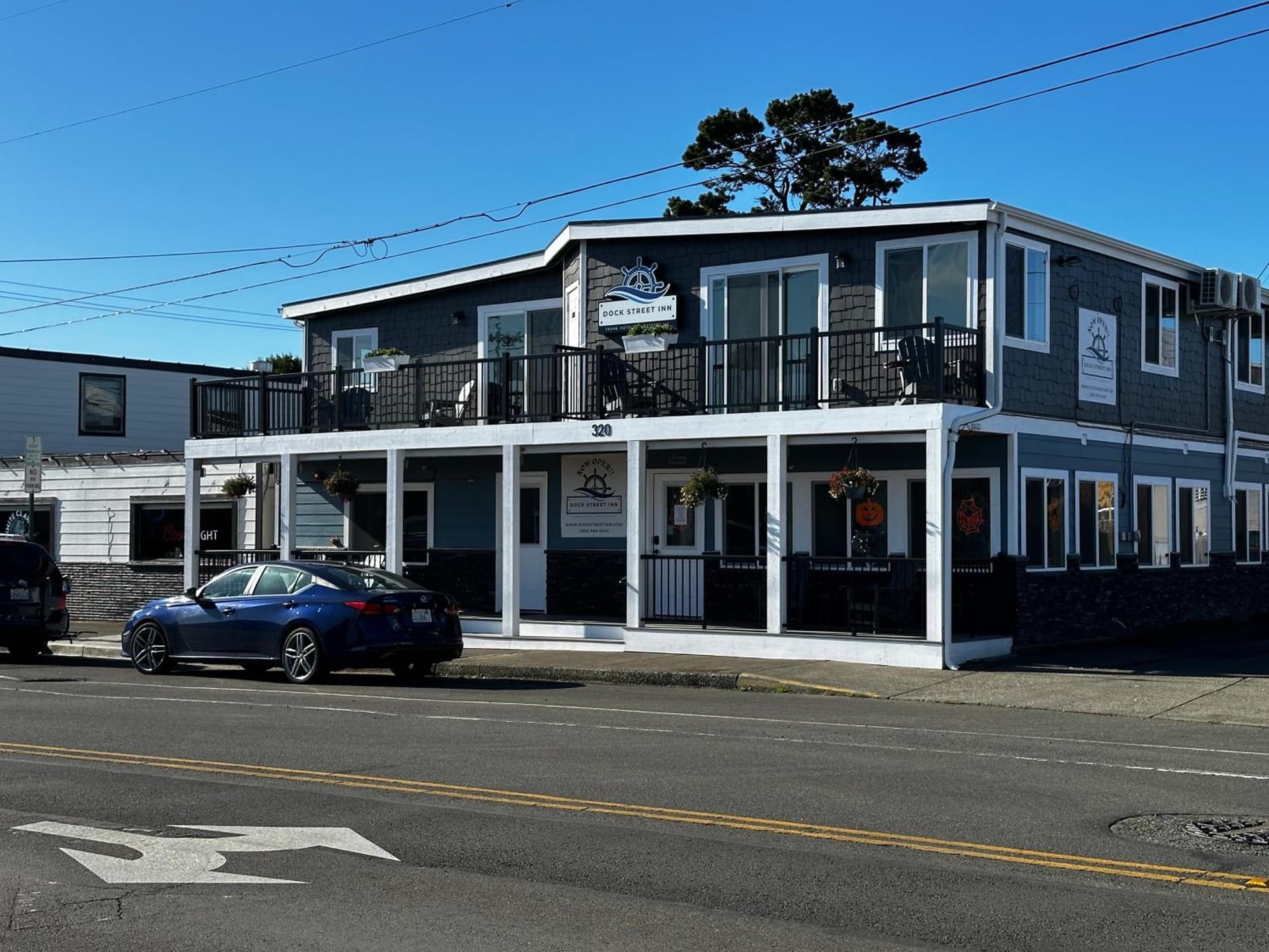 Dock Street Inn interior in Westport, WA — gallery photo 2