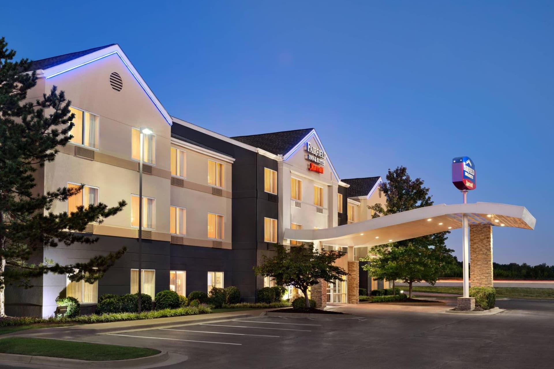 Fairfield Inn & Suites by Marriott Tulsa Central featured exterior or lobby in Tulsa, OK — similar hotel