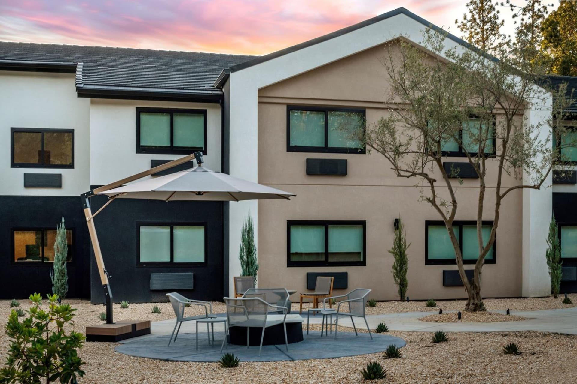 The Inelle, Oakhurst Yosemite, a Tribute Portfolio Hotel property views in Oakhurst, CA — gallery photo 3