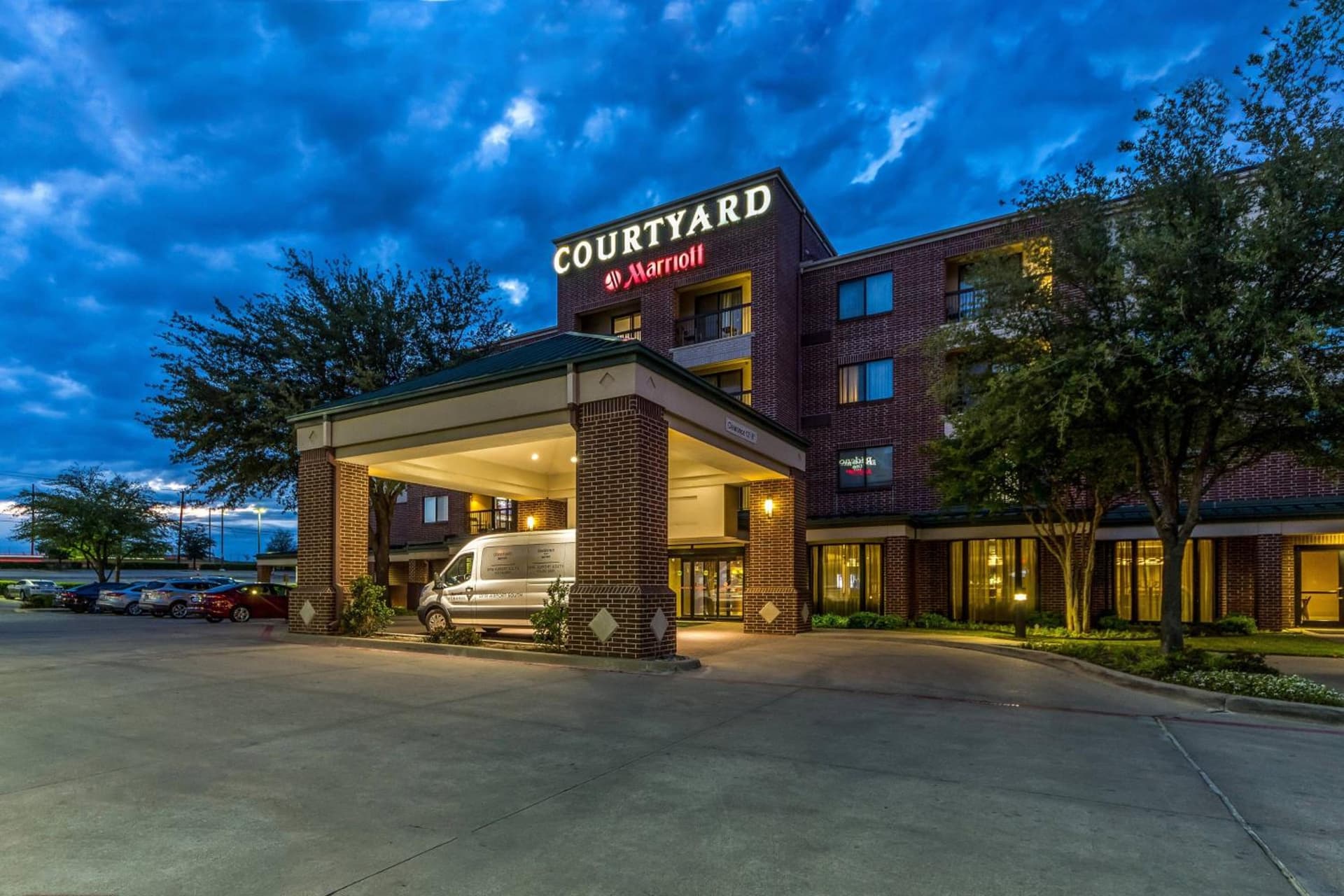 Courtyard Dallas DFW Airport South/Irving interior in Irving, TX — gallery photo 2
