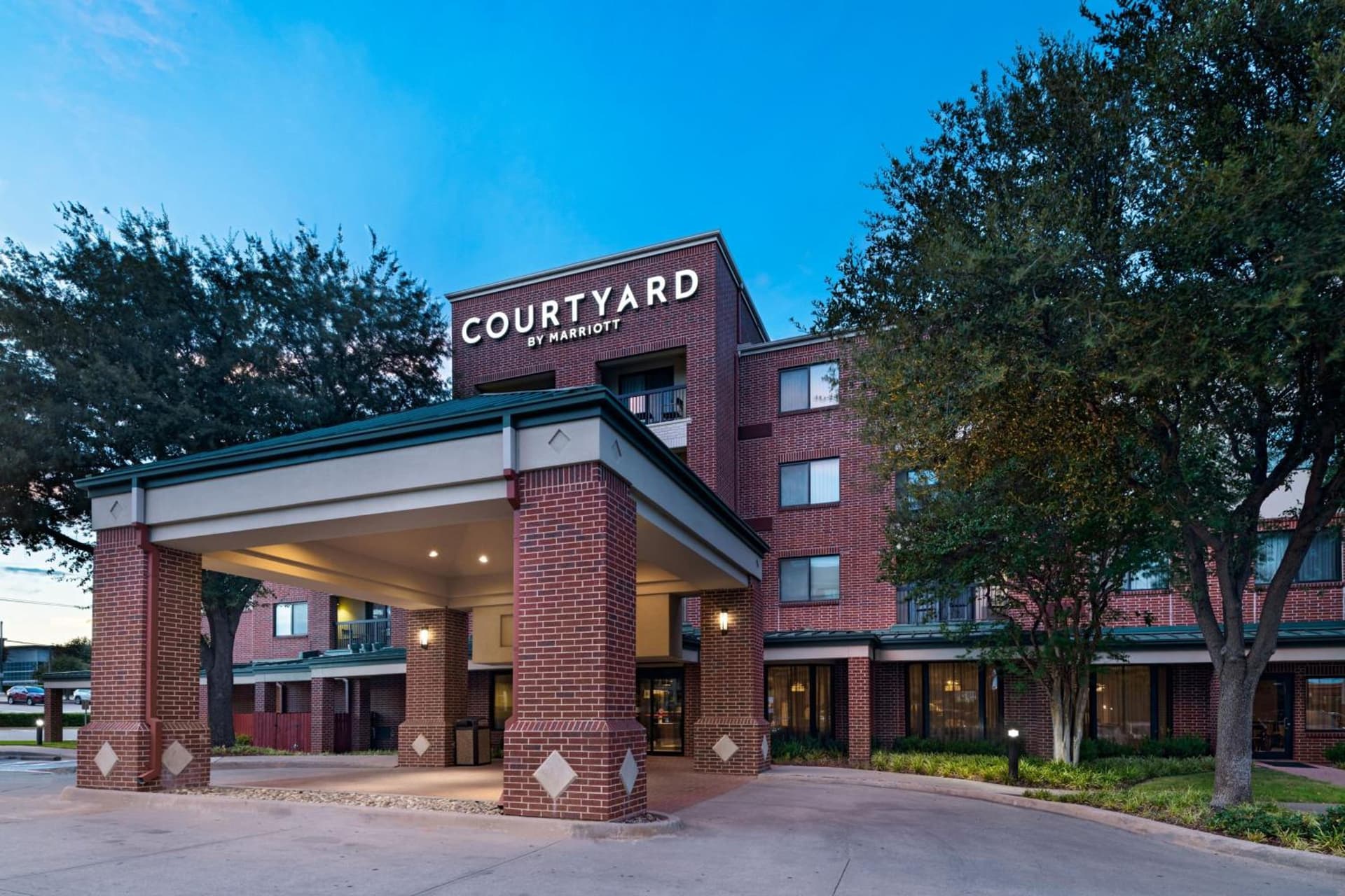 Courtyard Dallas DFW Airport South/Irving featured exterior or lobby in Irving, TX — similar hotel