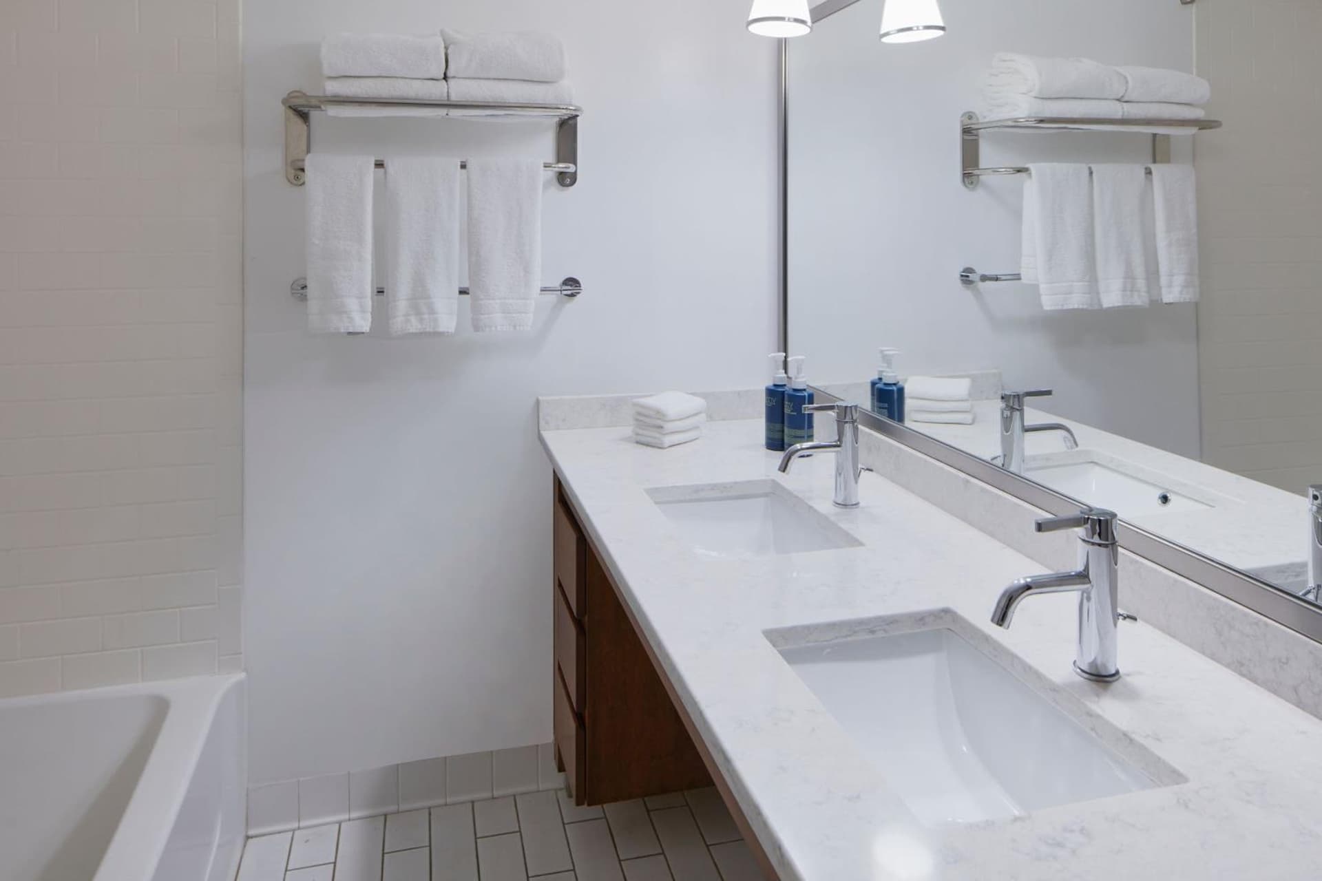 Four Points by Sheraton Virginia Beach Oceanfront gallery photo in Virginia Beach, VA — image 5