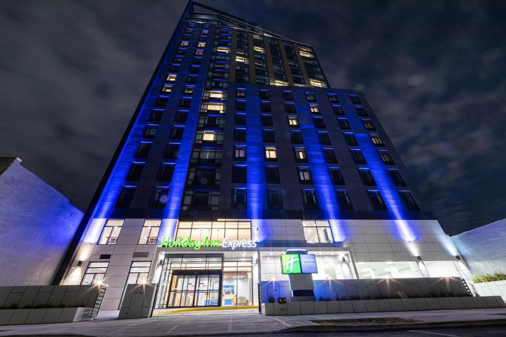 Holiday Inn Express Long Island City E - New York by IHG featured exterior or lobby in Long Island City, NY — similar hotel