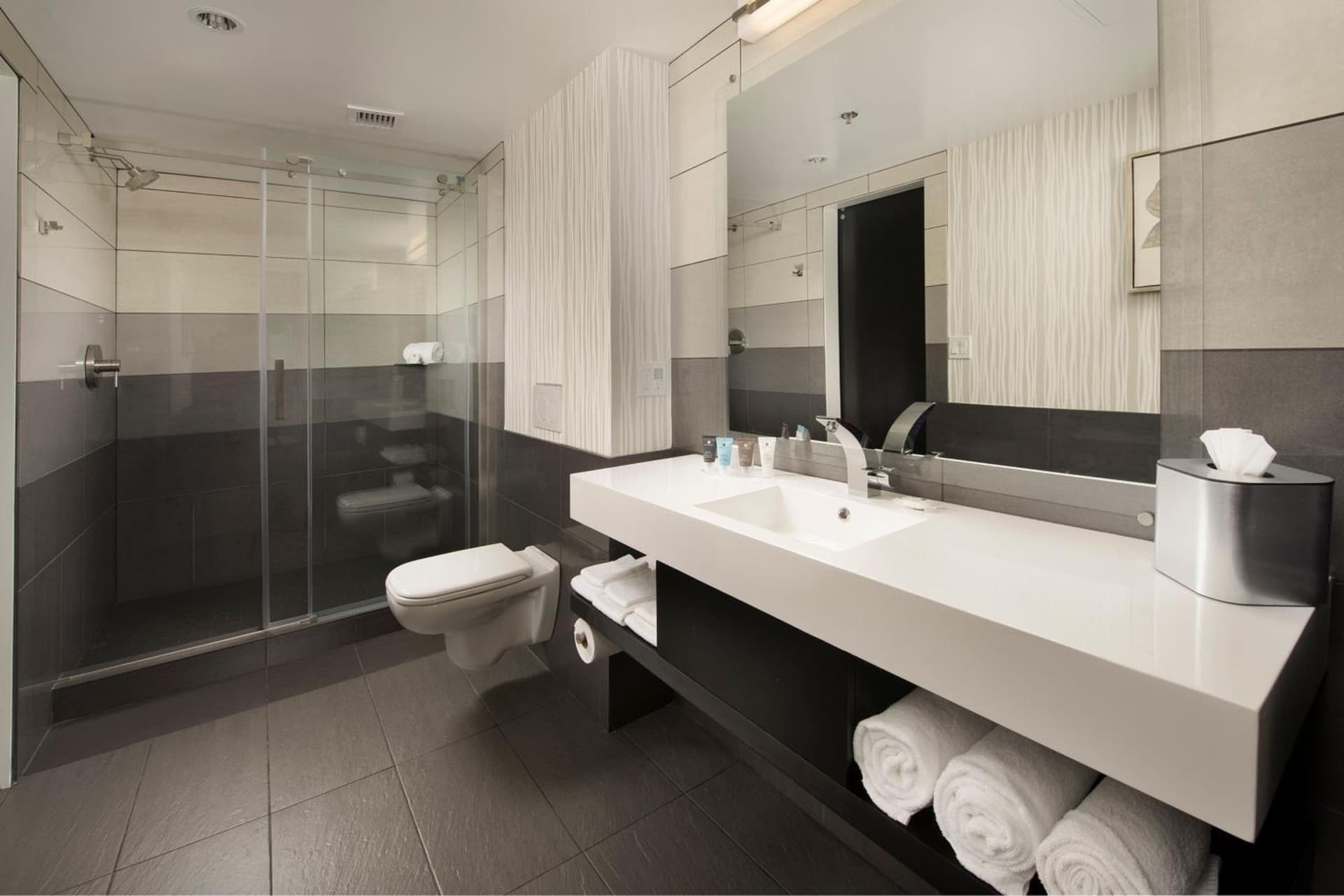 Skybridge Seattle Airport Hotel gallery photo in Seattle, WA — image 5