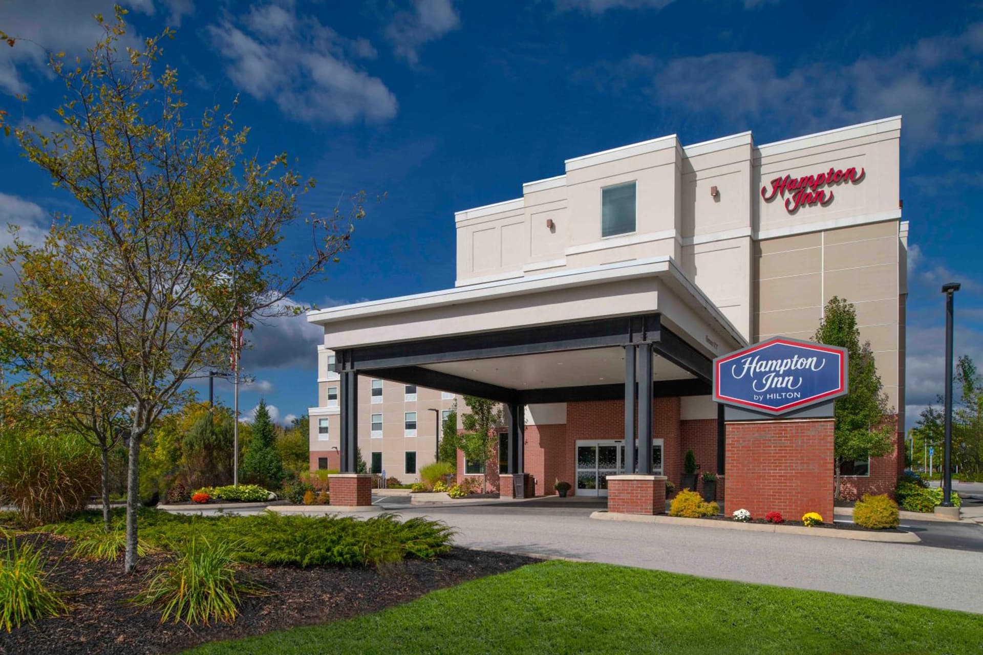 Hampton Inn Lewiston-Auburn featured exterior or lobby in Lewiston, ME — similar hotel