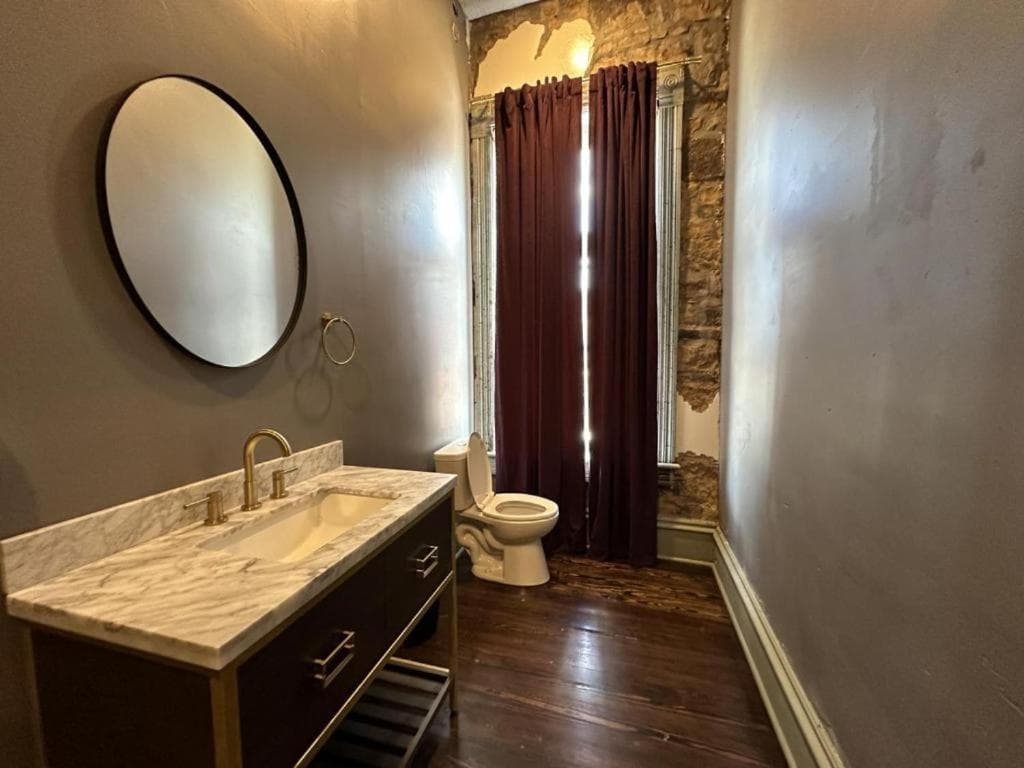 Velvet Woody - The Bonnie Parker interior in Okemah, OK — gallery photo 2