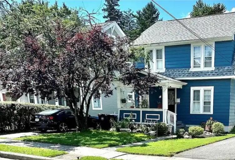 Charming 1925 Craftsman Home interior in Poughkeepsie, NY — gallery photo 2
