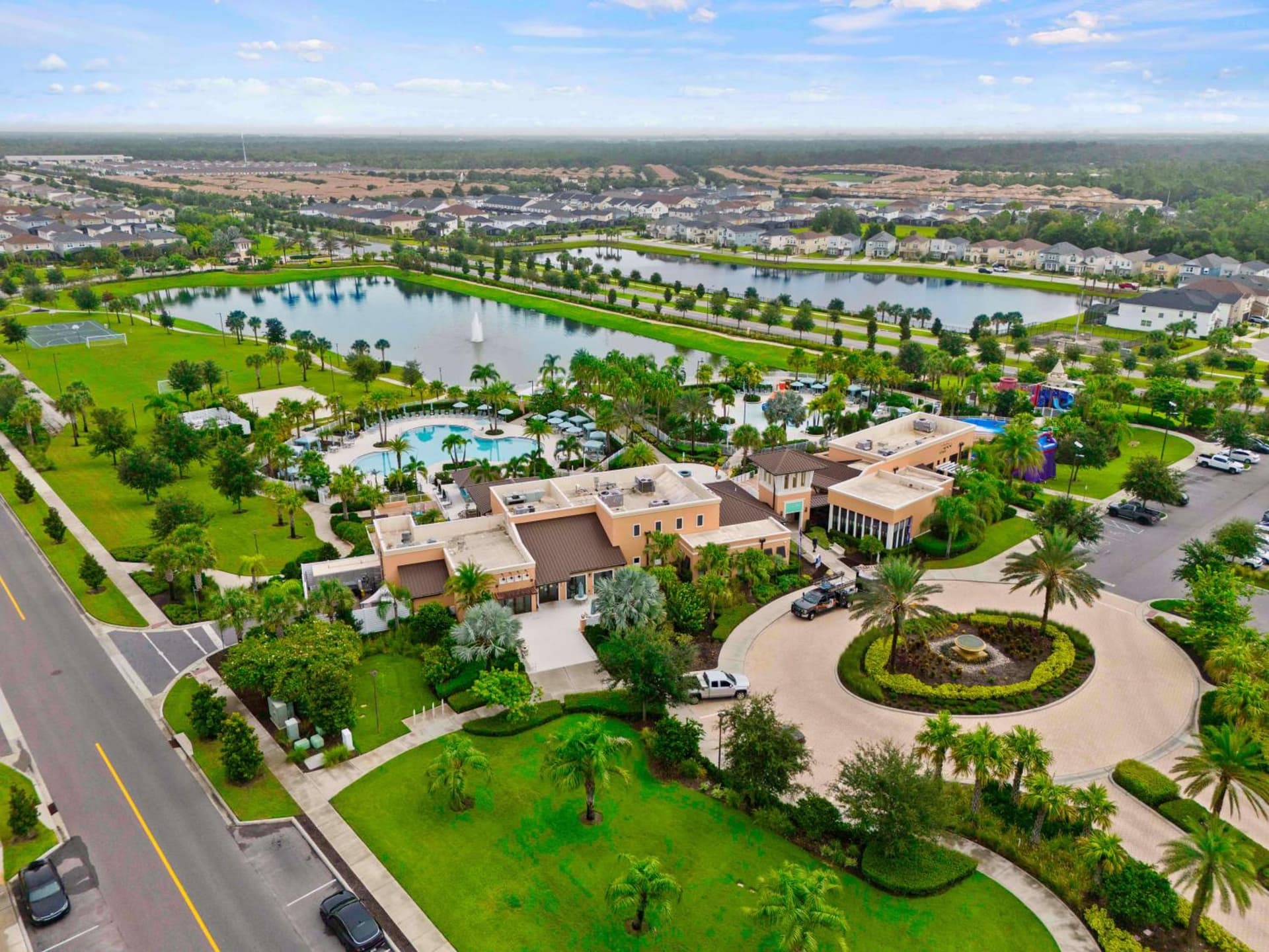 Amazing brand new! with professional 10-seater theater, Pool and spa, fabulous arcade room, incredible kids themed bedrooms - you must see! featured exterior or lobby in Davenport, FL — similar hotel