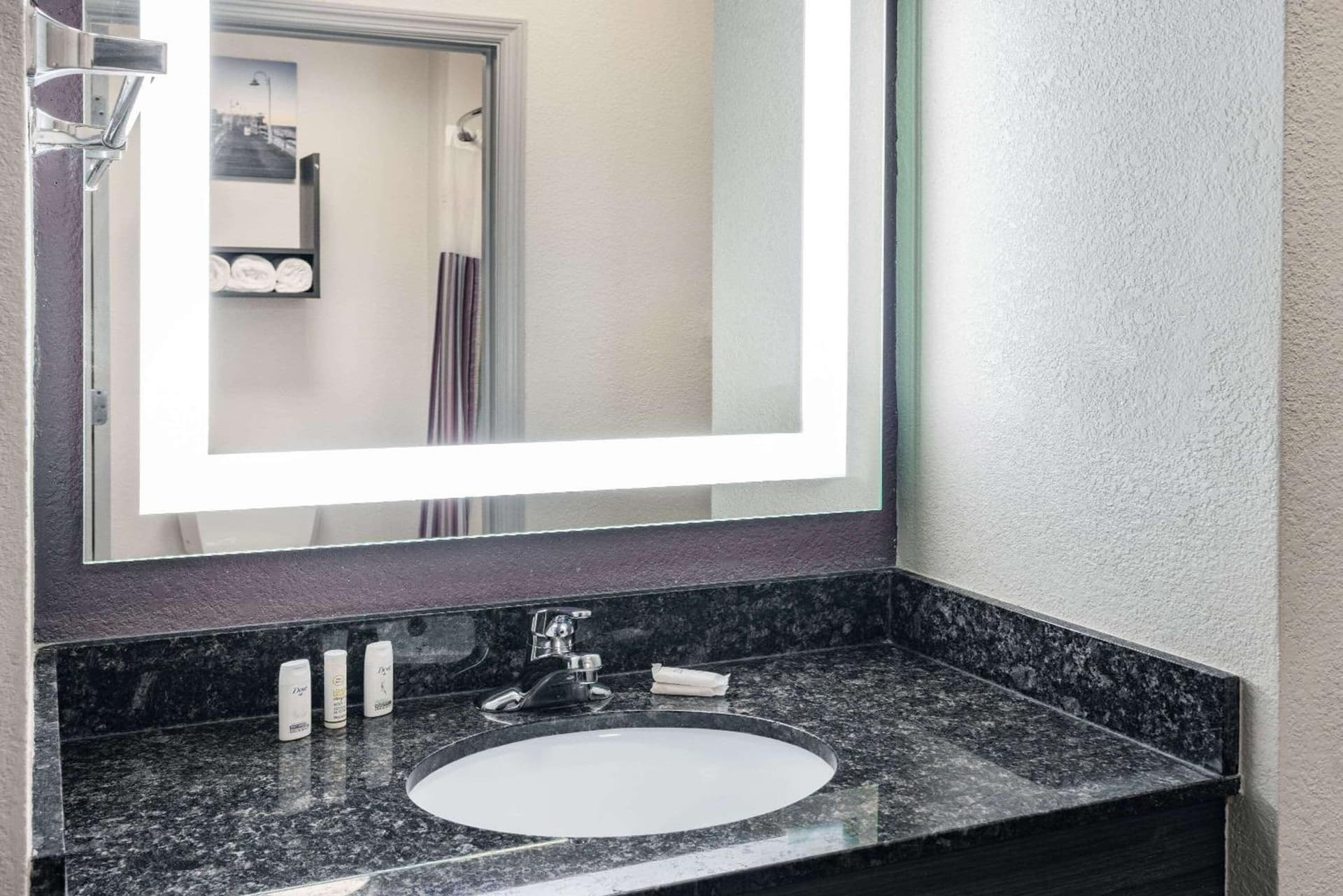 La Quinta Inn & Suites by Wyndham Norfolk gallery photo in Norfolk, VA — image 17