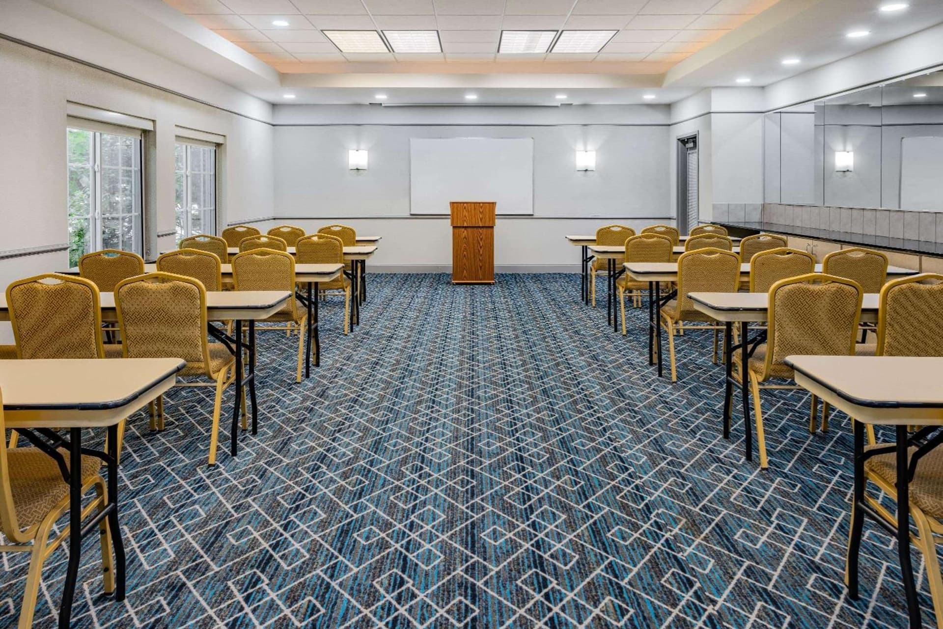 La Quinta Inn & Suites by Wyndham Norfolk gallery photo in Norfolk, VA — image 35