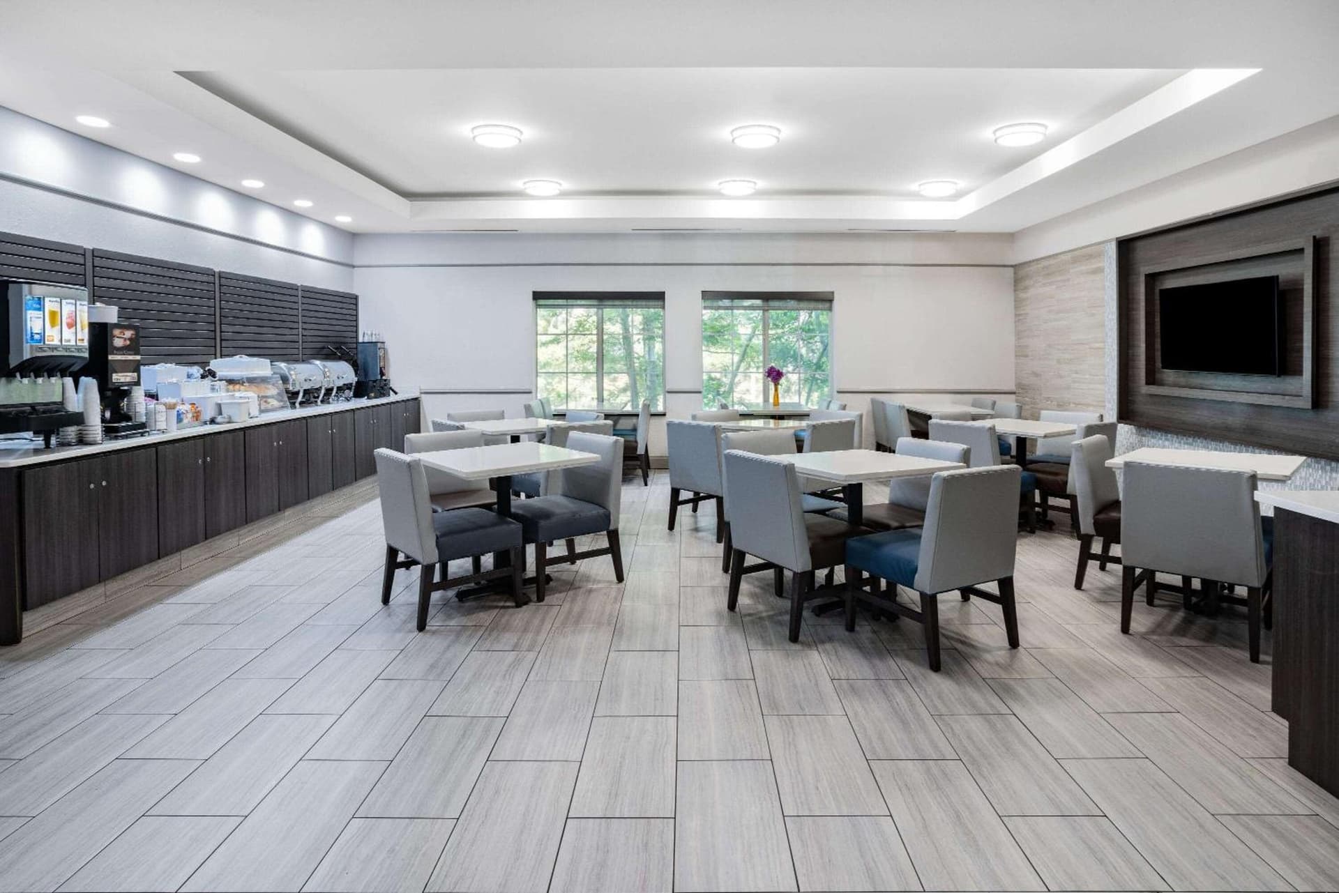 La Quinta Inn & Suites by Wyndham Norfolk gallery photo in Norfolk, VA — image 9