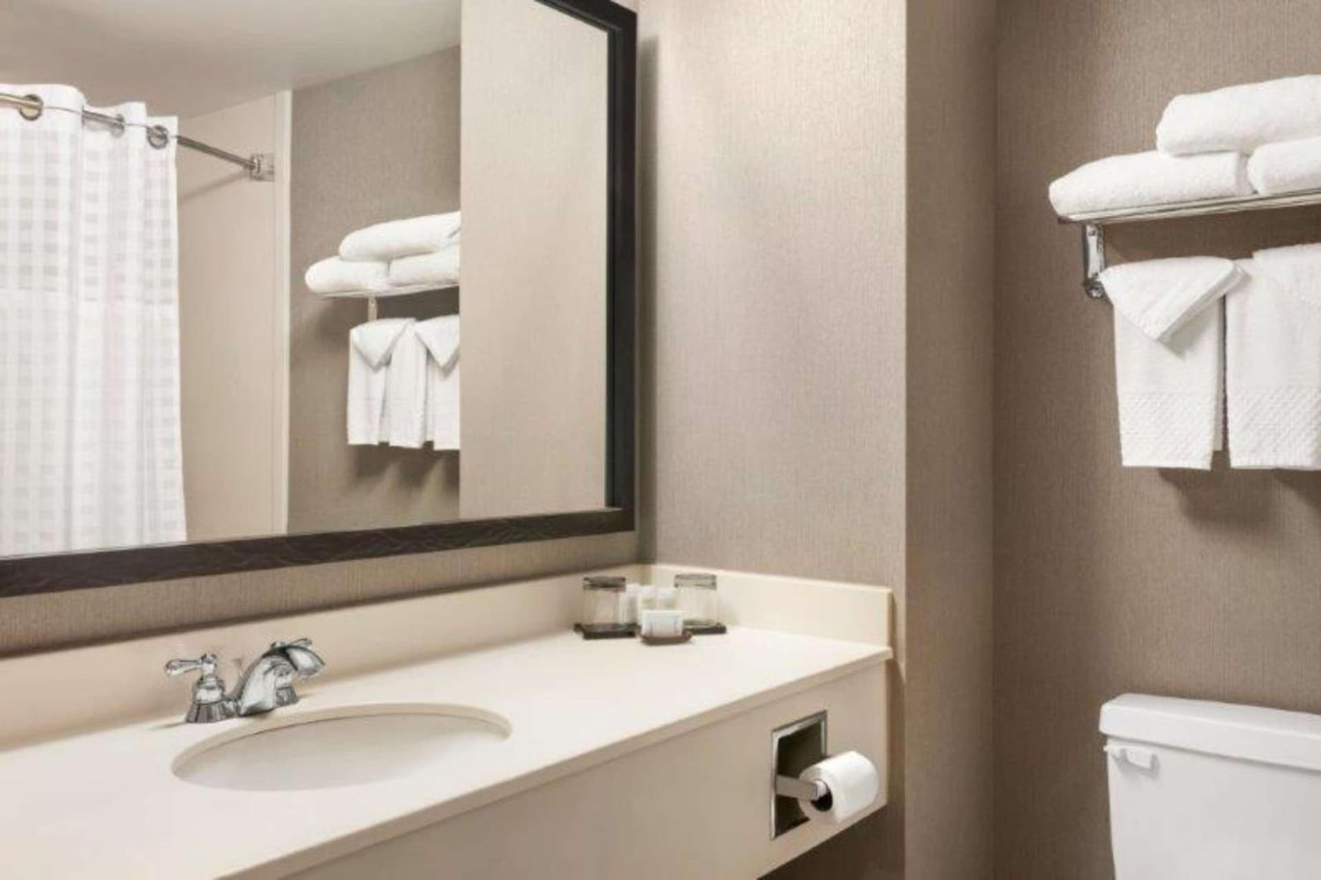 Embassy Suites Northwest Arkansas - Hotel, Spa & Convention Center gallery photo in Rogers, AR — image 21