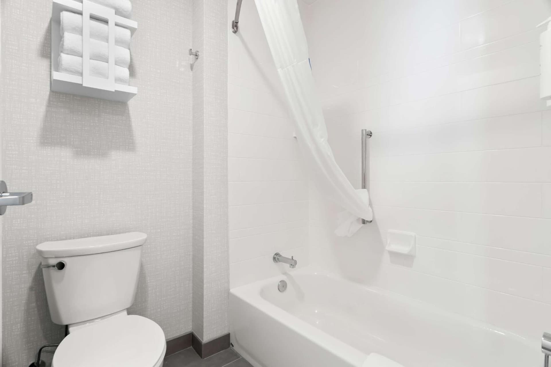 Hampton Inn & Suites Chicago Medical District Uic gallery photo in Chicago, IL — image 23