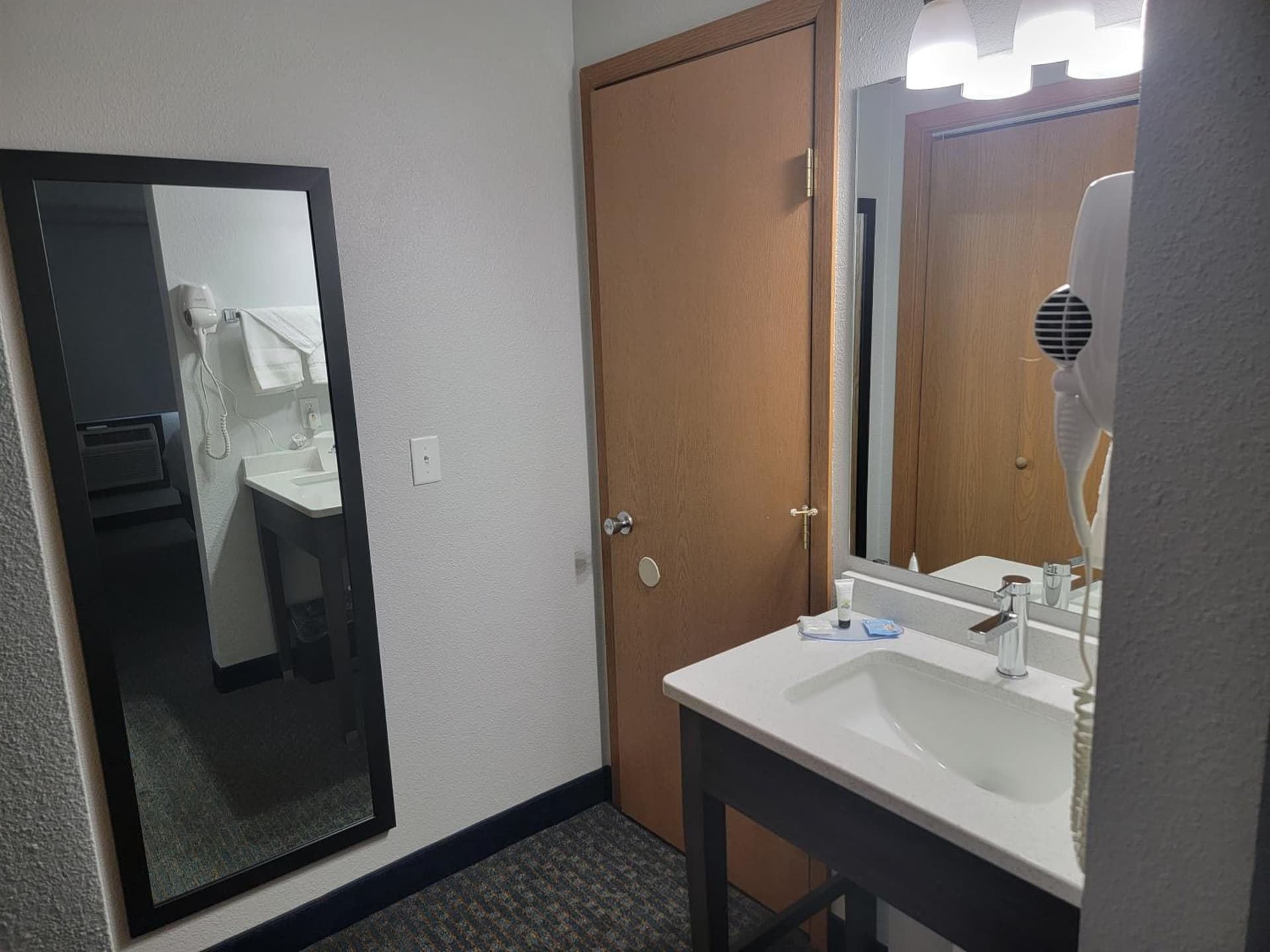 Americas Best Value Inn and Suites Bismarck interior in Bismarck, ND — gallery photo 2