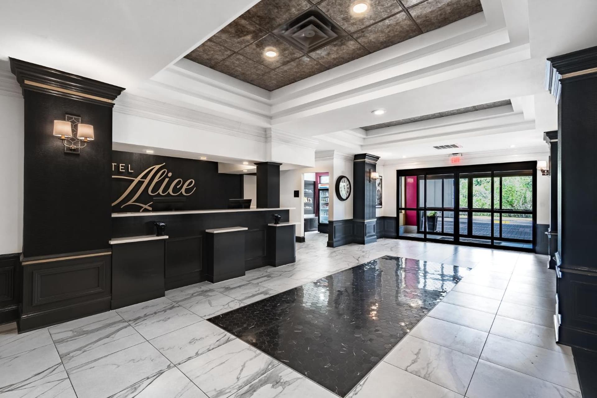 Hotel Alice gallery photo in Pine Knoll Shores, NC — image 47