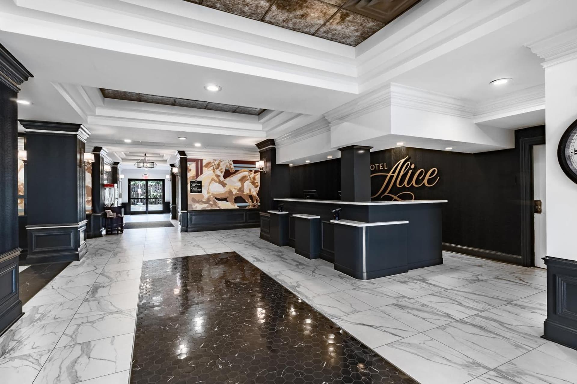 Hotel Alice gallery photo in Pine Knoll Shores, NC — image 111