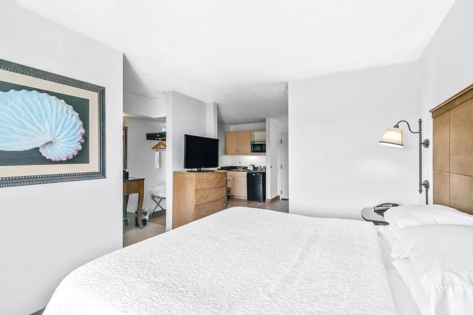 Hotel Alice gallery photo in Pine Knoll Shores, NC — image 43
