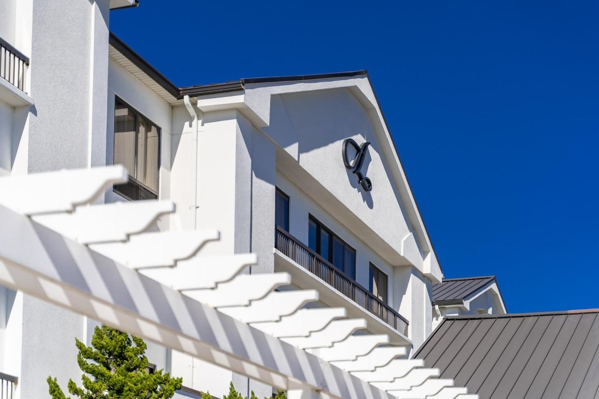 Hotel Alice gallery photo in Pine Knoll Shores, NC — image 128