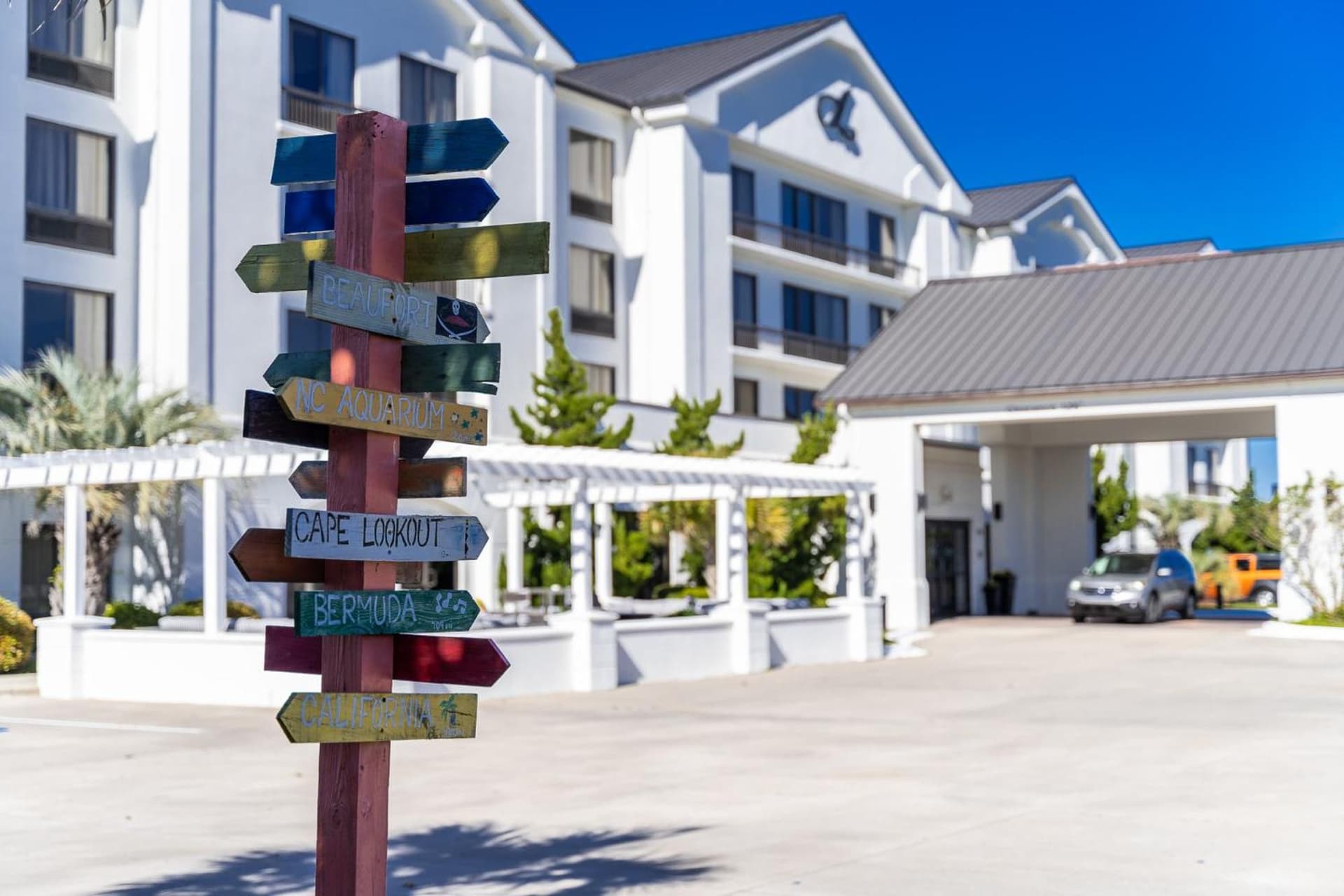 Hotel Alice gallery photo in Pine Knoll Shores, NC — image 8