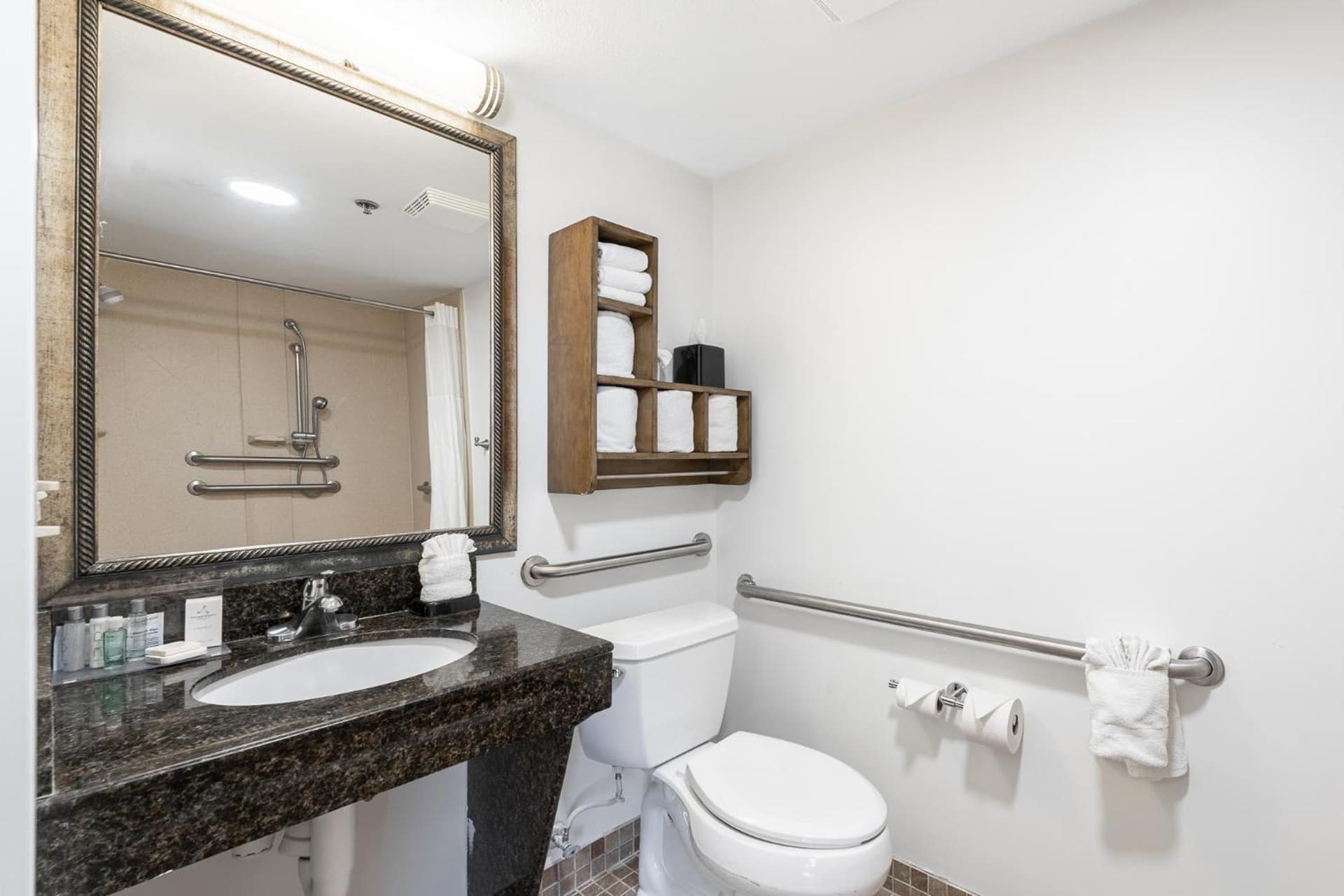Hotel Alice gallery photo in Pine Knoll Shores, NC — image 127