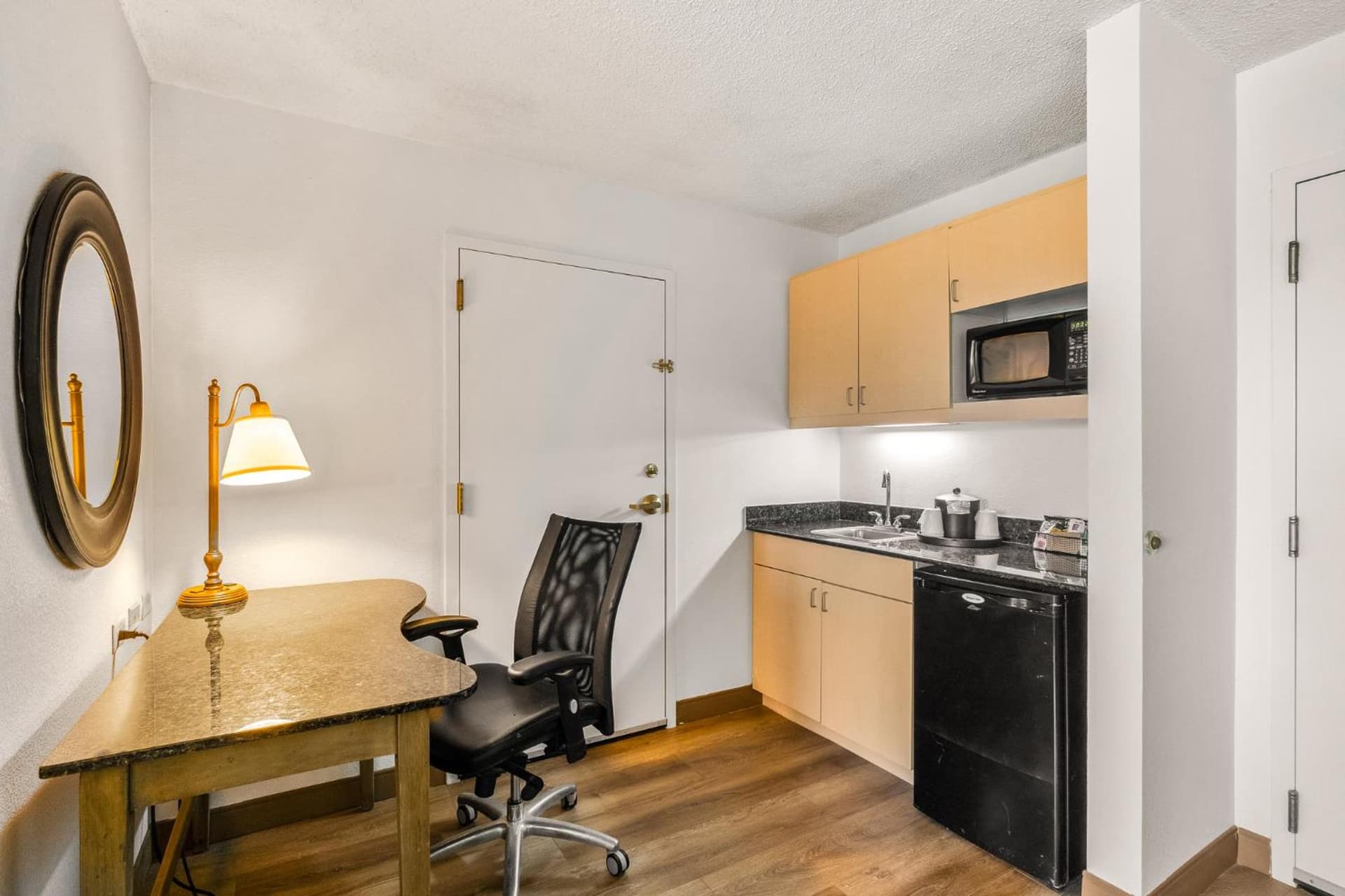 Hotel Alice gallery photo in Pine Knoll Shores, NC — image 131