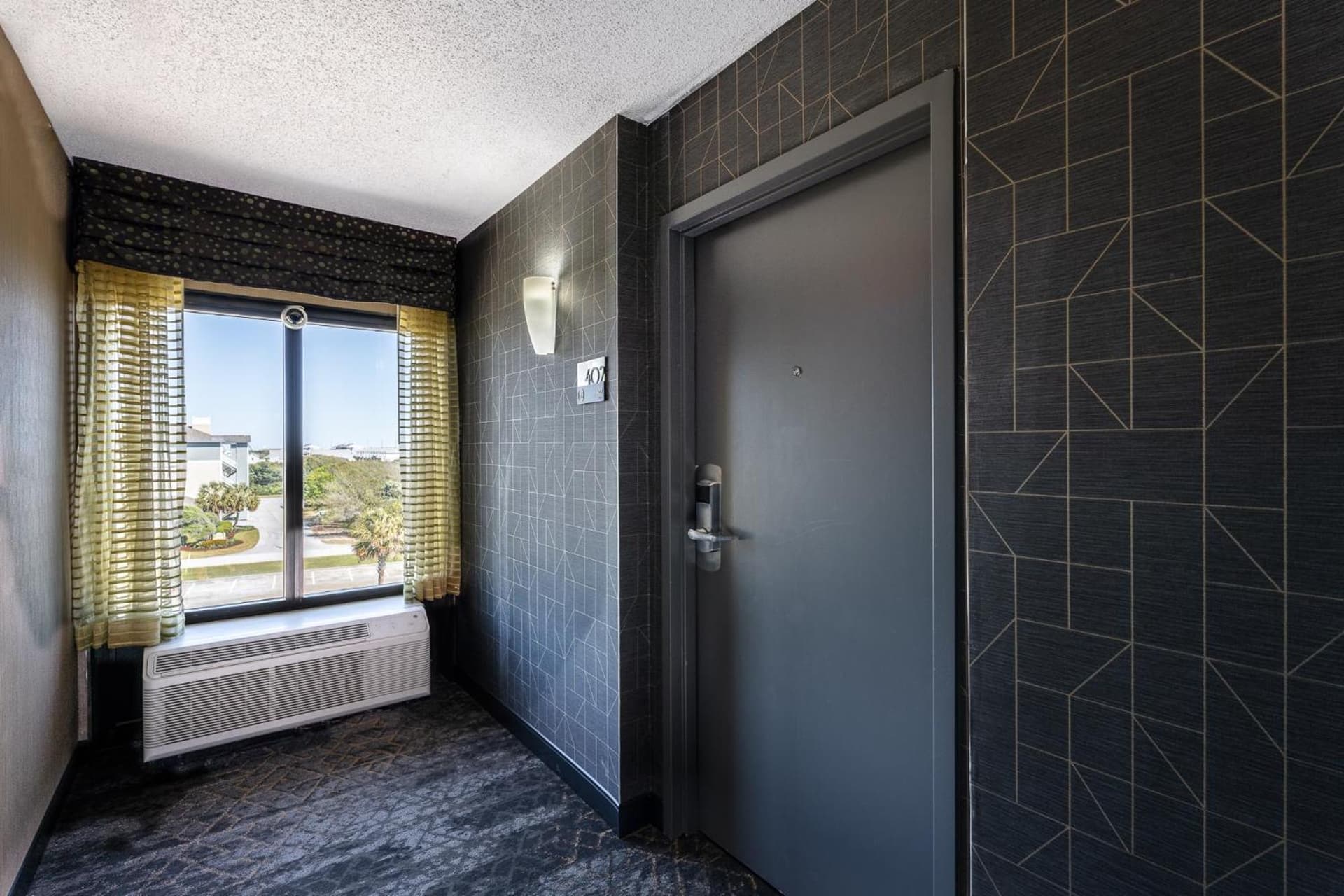 Hotel Alice gallery photo in Pine Knoll Shores, NC — image 33