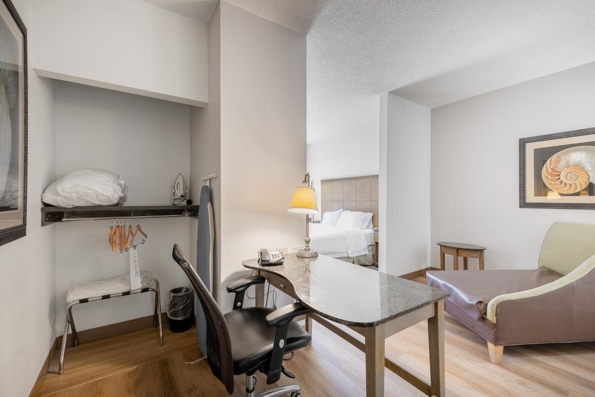 Hotel Alice gallery photo in Pine Knoll Shores, NC — image 9
