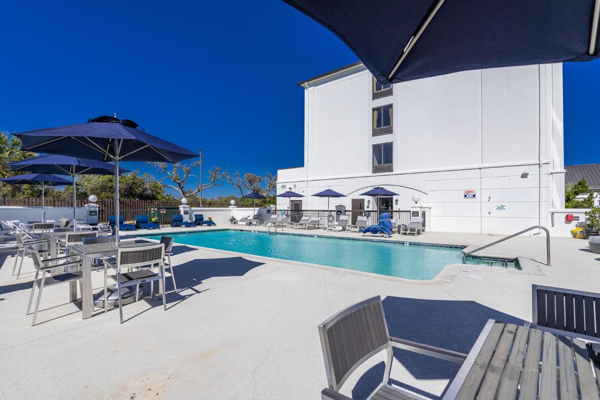Hotel Alice gallery photo in Pine Knoll Shores, NC — image 108