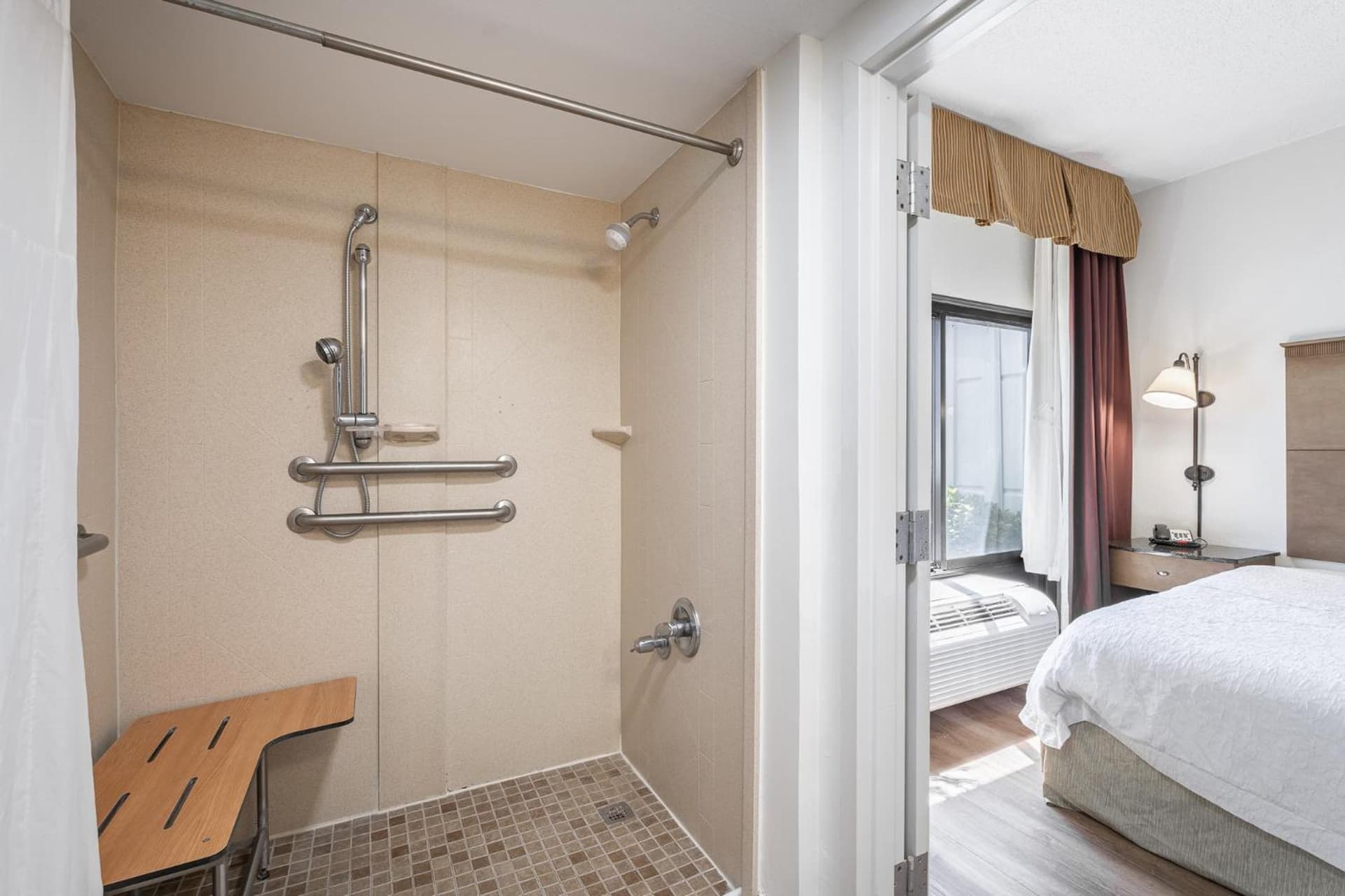 Hotel Alice gallery photo in Pine Knoll Shores, NC — image 51