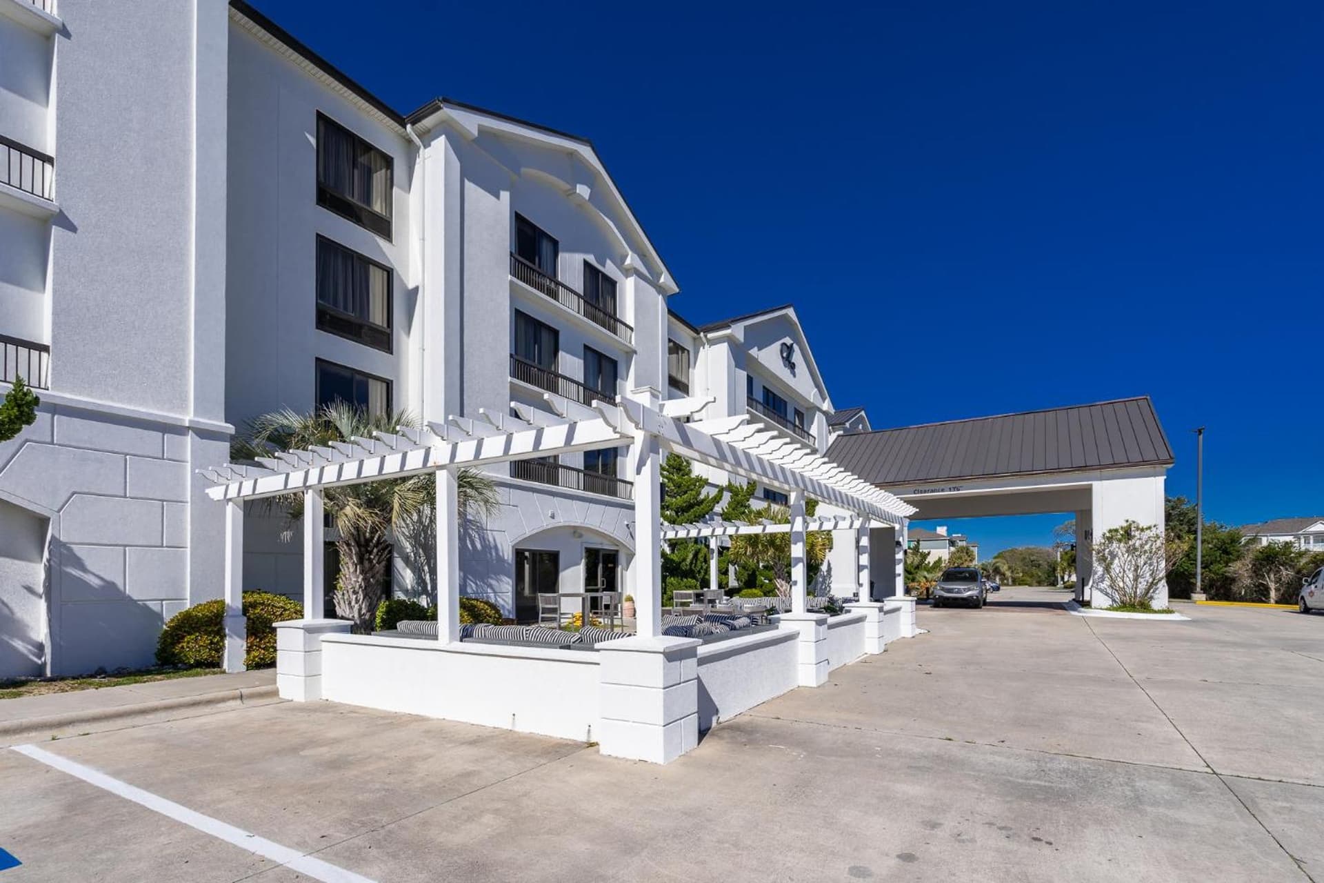 Hotel Alice gallery photo in Pine Knoll Shores, NC — image 96