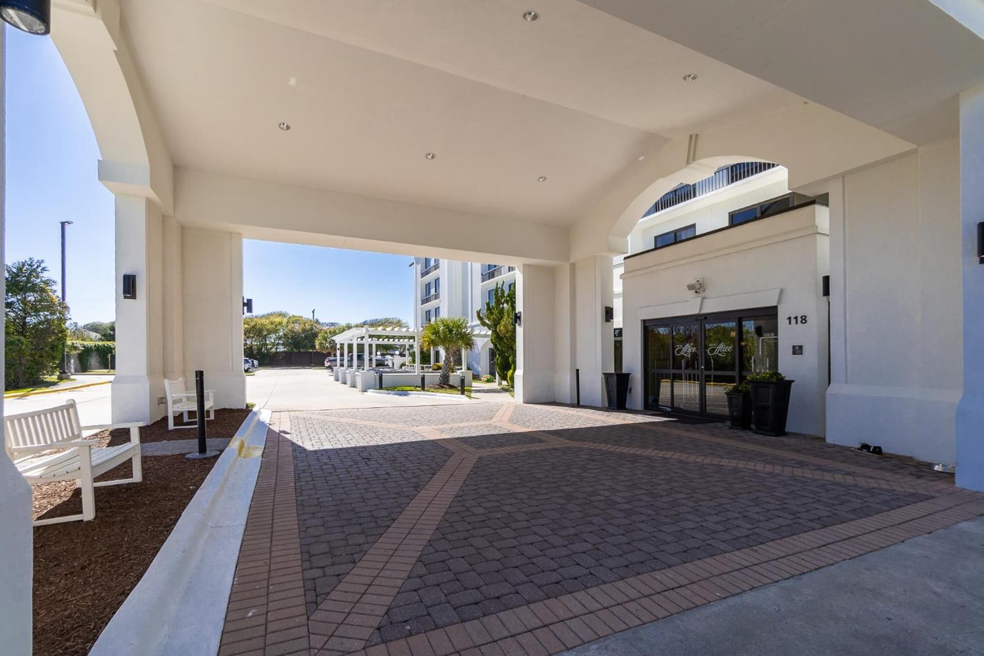 Hotel Alice gallery photo in Pine Knoll Shores, NC — image 11