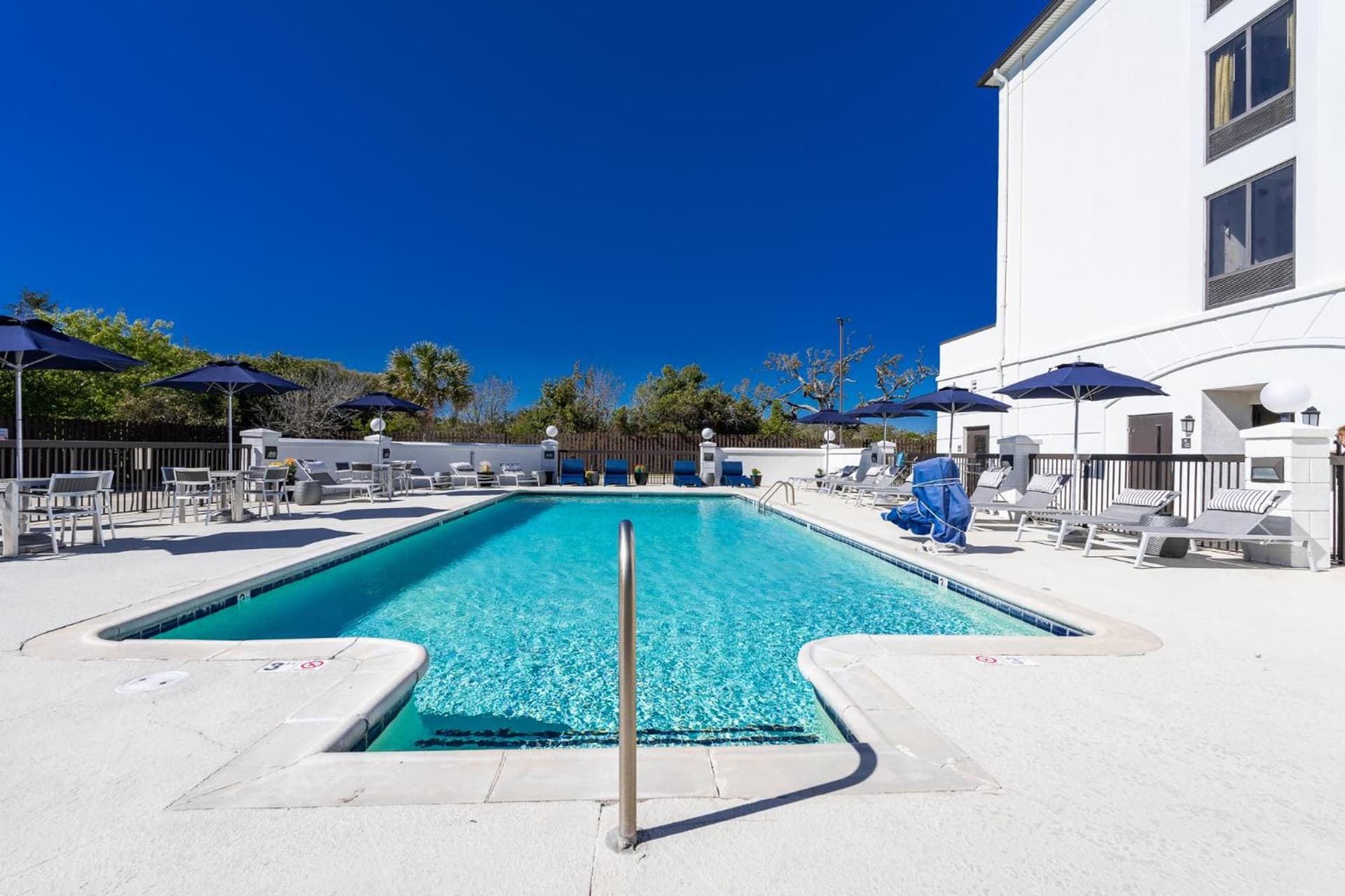 Hotel Alice gallery photo in Pine Knoll Shores, NC — image 27