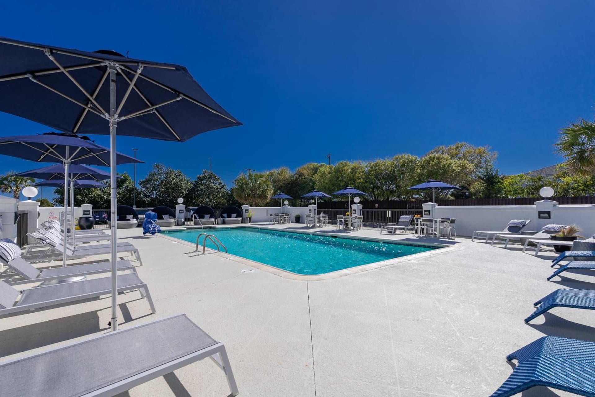 Hotel Alice gallery photo in Pine Knoll Shores, NC — image 141