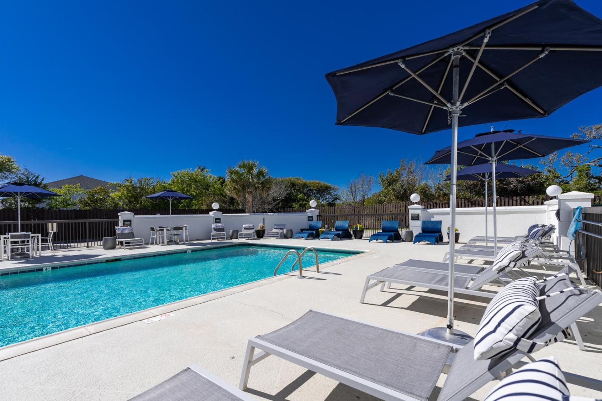 Hotel Alice gallery photo in Pine Knoll Shores, NC — image 98