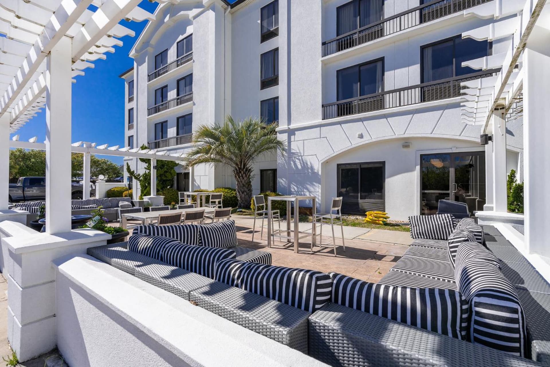 Hotel Alice gallery photo in Pine Knoll Shores, NC — image 41