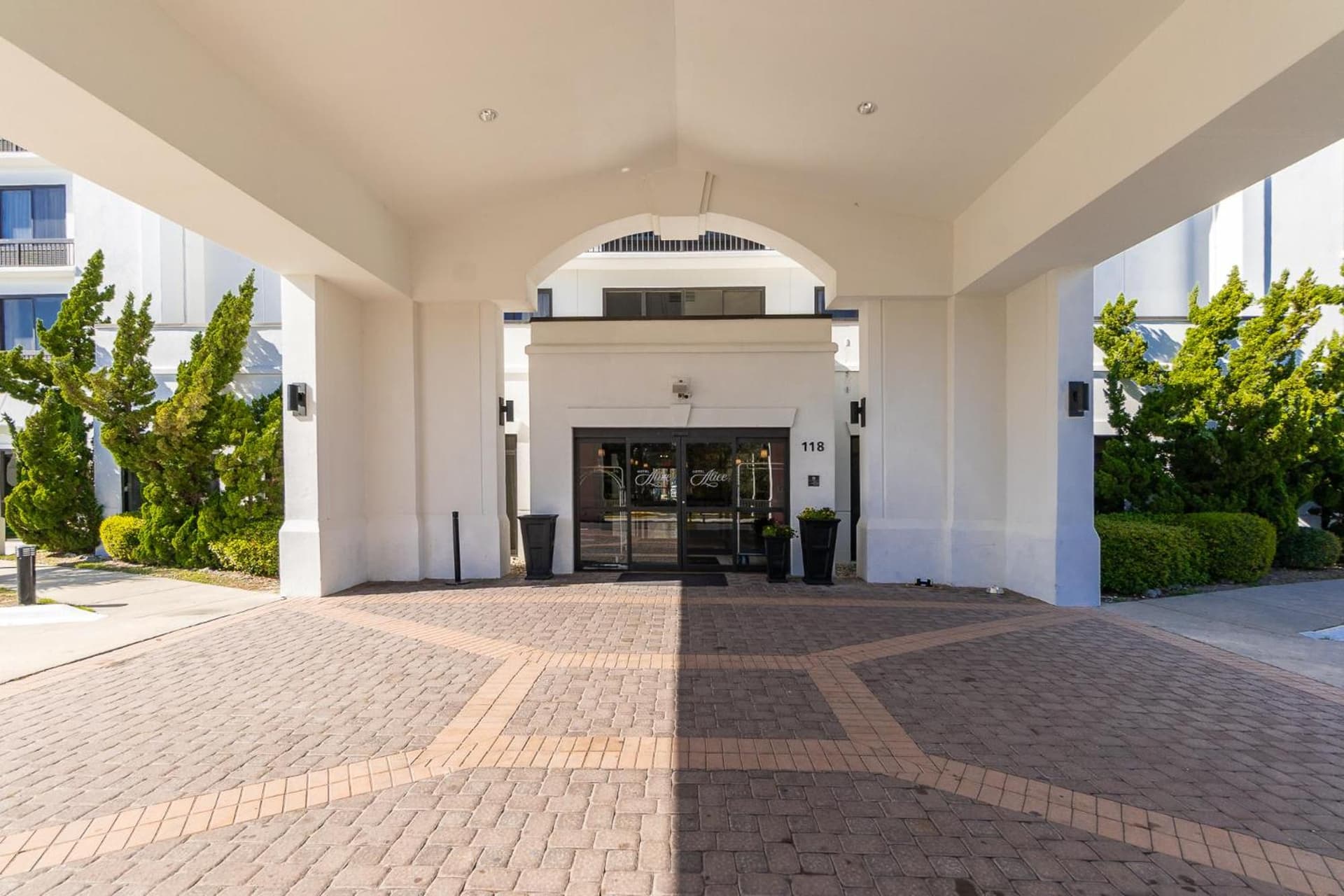 Hotel Alice gallery photo in Pine Knoll Shores, NC — image 75