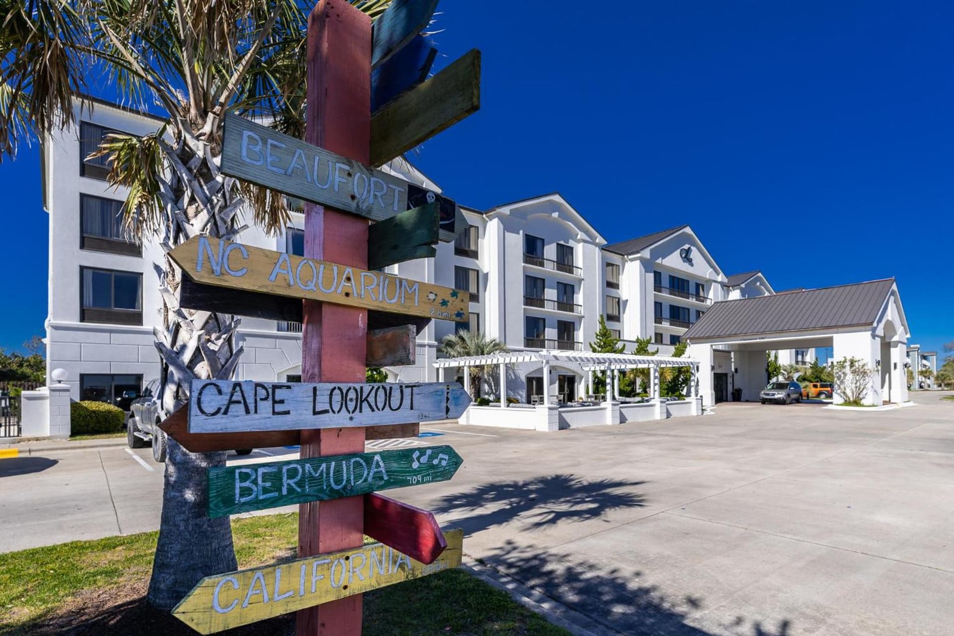 Hotel Alice gallery photo in Pine Knoll Shores, NC — image 136