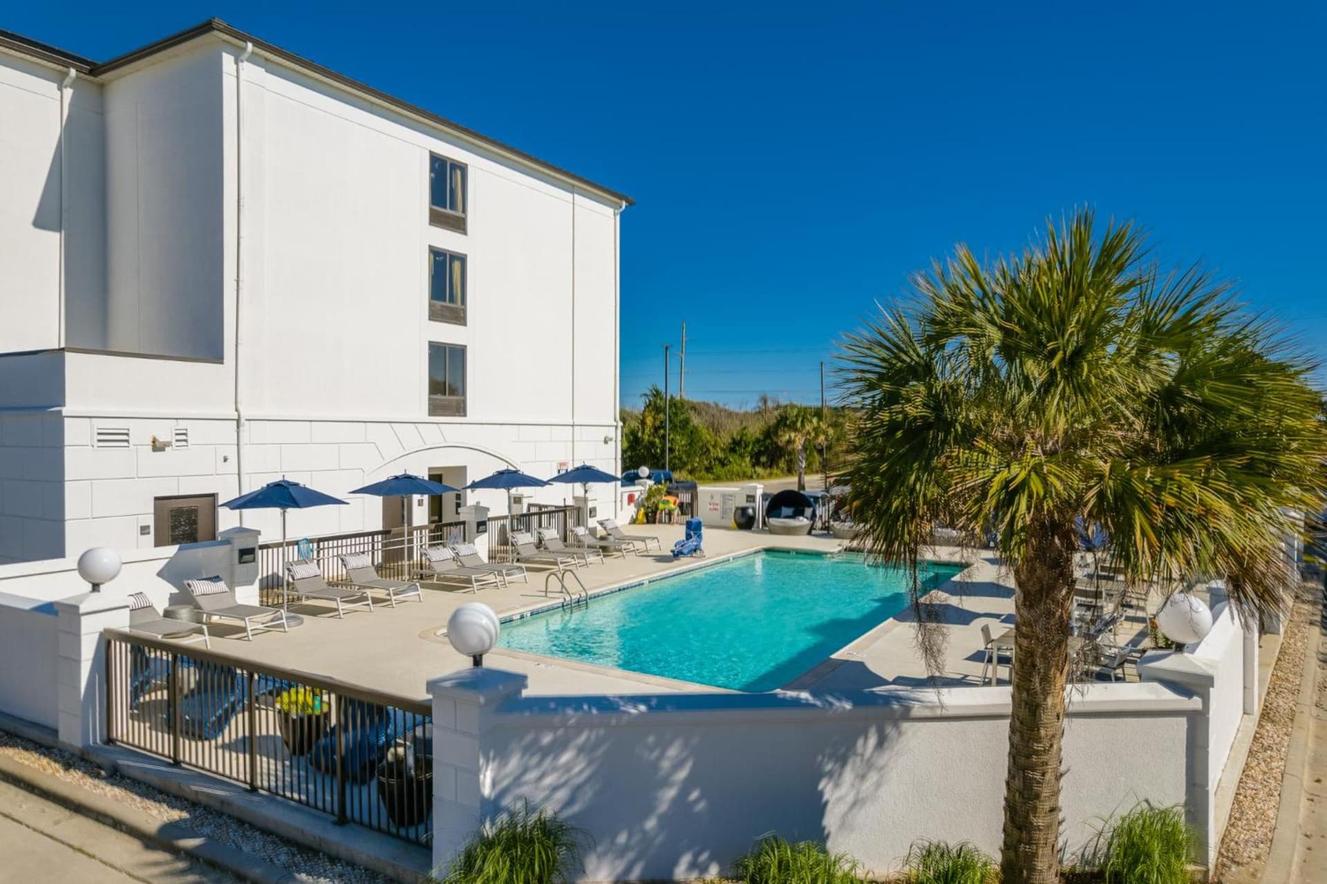 Hotel Alice gallery photo in Pine Knoll Shores, NC — image 30