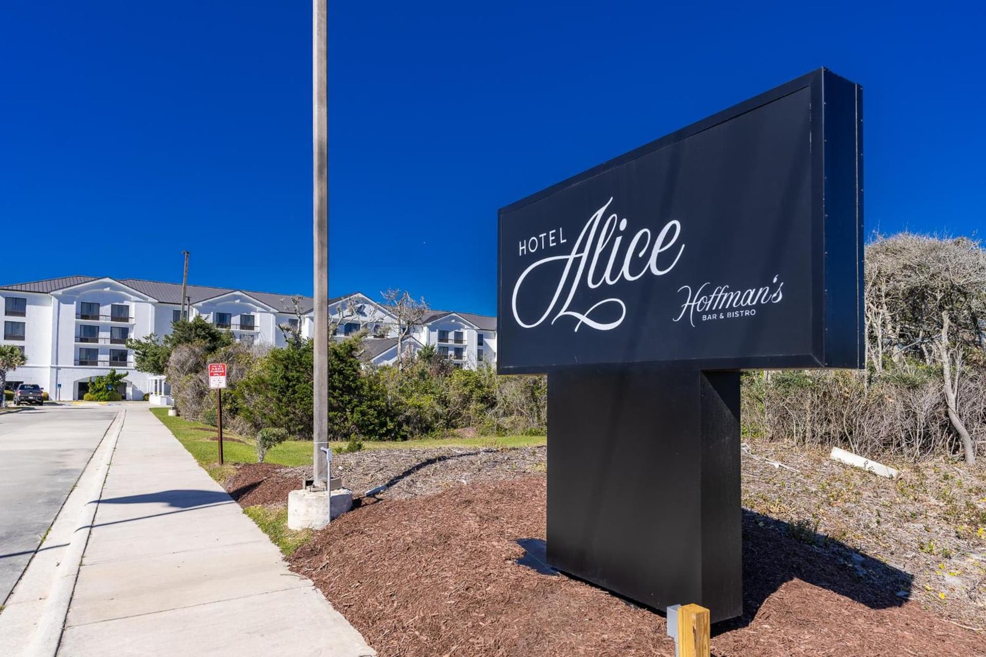 Hotel Alice gallery photo in Pine Knoll Shores, NC — image 18
