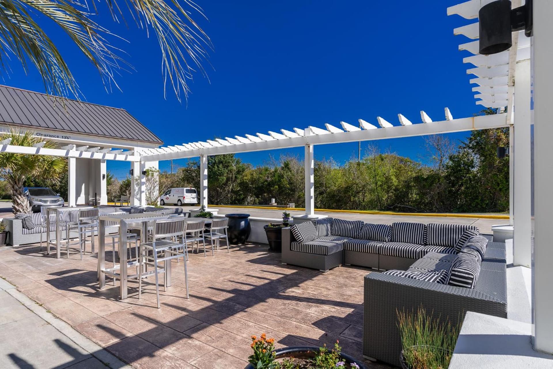 Hotel Alice gallery photo in Pine Knoll Shores, NC — image 94